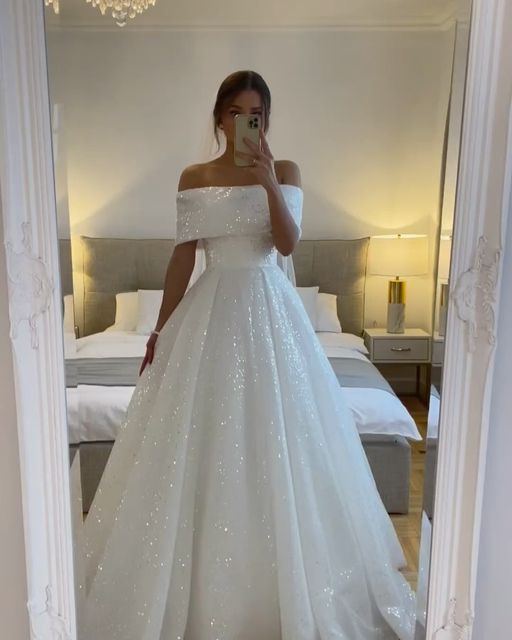 Vestido de novia de tul drapeado con hombros descubiertos y lentejuelas brillantes en forma de A para mujer fg5960