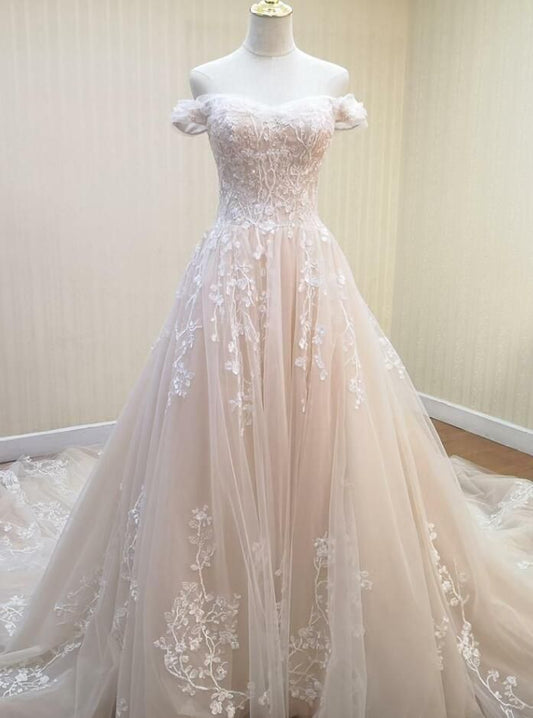 Vestido de novia con hombros descubiertos y cola larga fg6601
