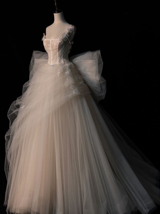 Encantador vestido de novia elegante de corte A con tirantes largos de tul fg6438