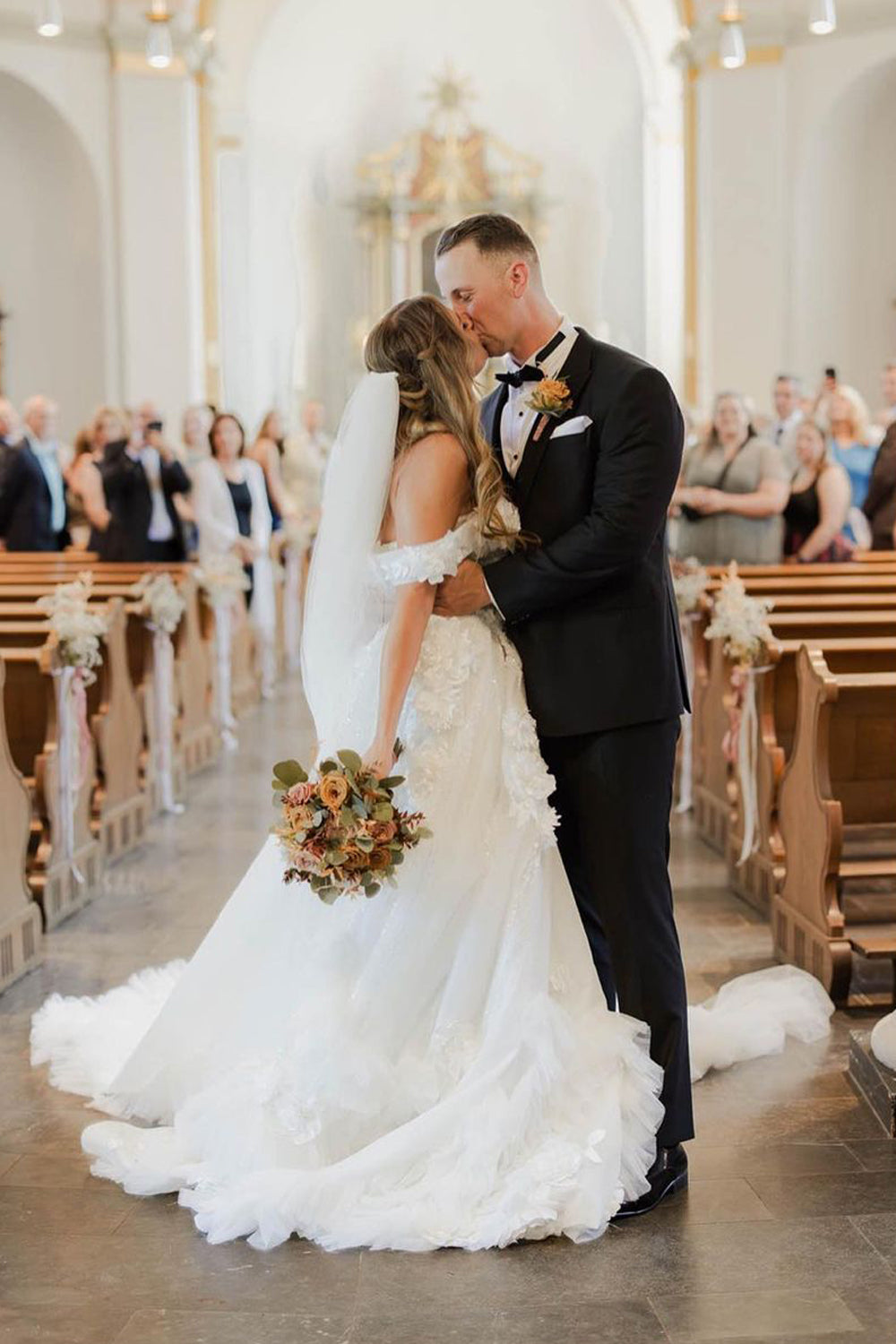 Ball Gown Off the Shoulder Lace Tulle Slit Wedding Dresses with Appliques