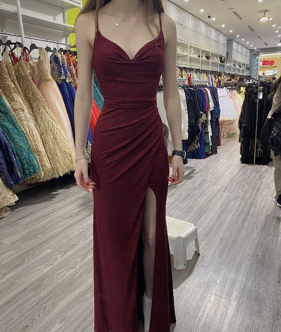 Vestido de fiesta largo color burdeos con abertura fg4800