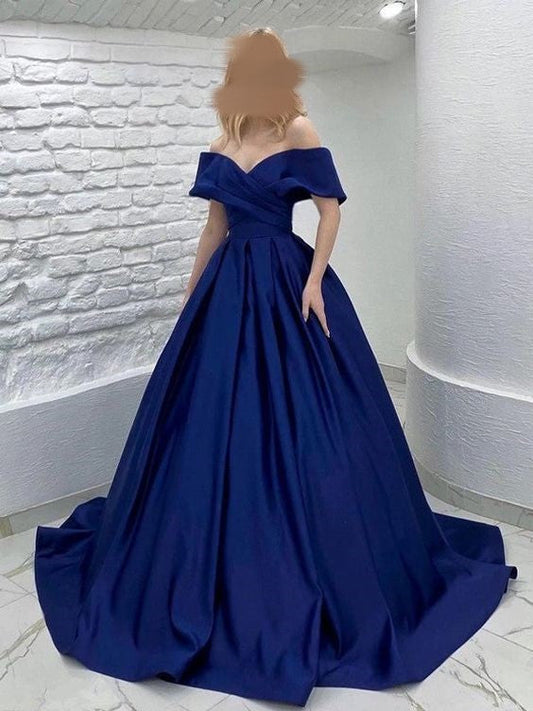 Vestido de fiesta de noche azul con hombros descubiertos y corte A
