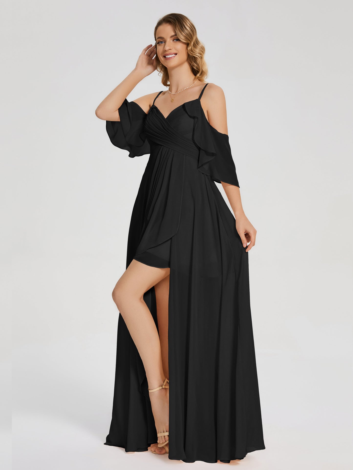 Vestido de fiesta de gasa con volantes y hombros descubiertos