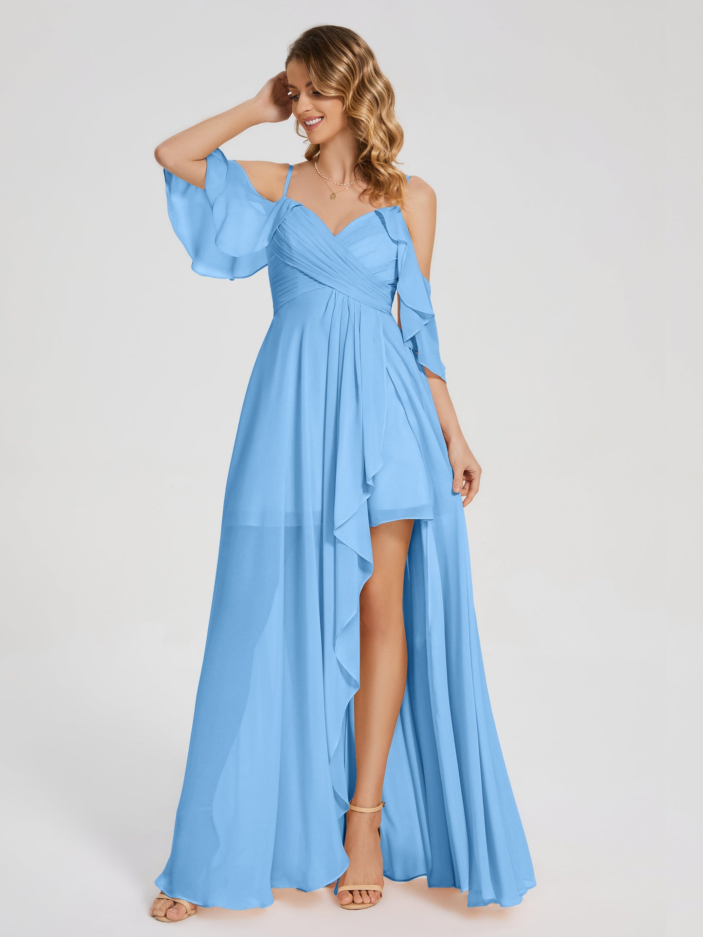 Vestido de fiesta de gasa con volantes y hombros descubiertos