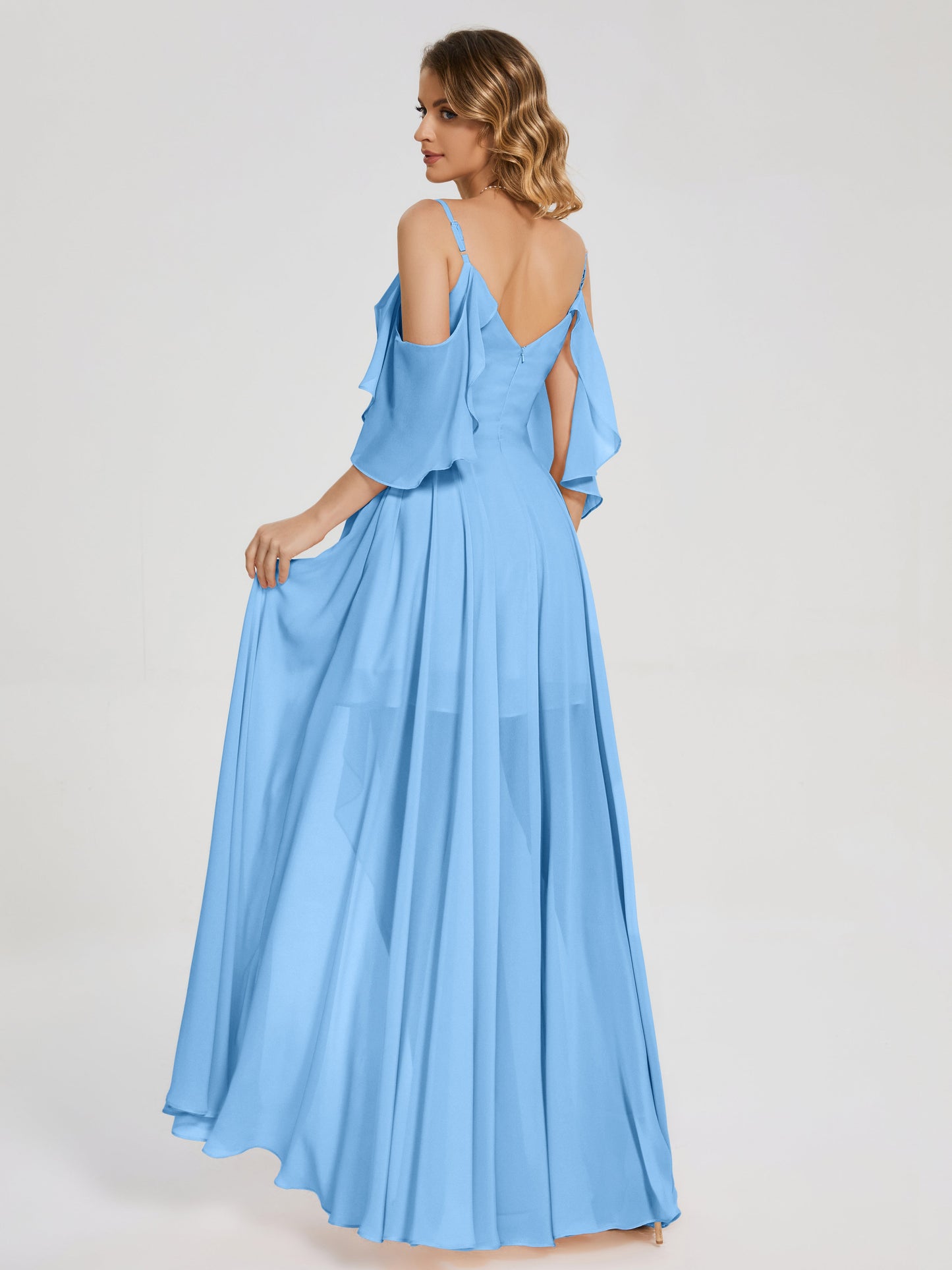 Vestido de fiesta de gasa con volantes y hombros descubiertos