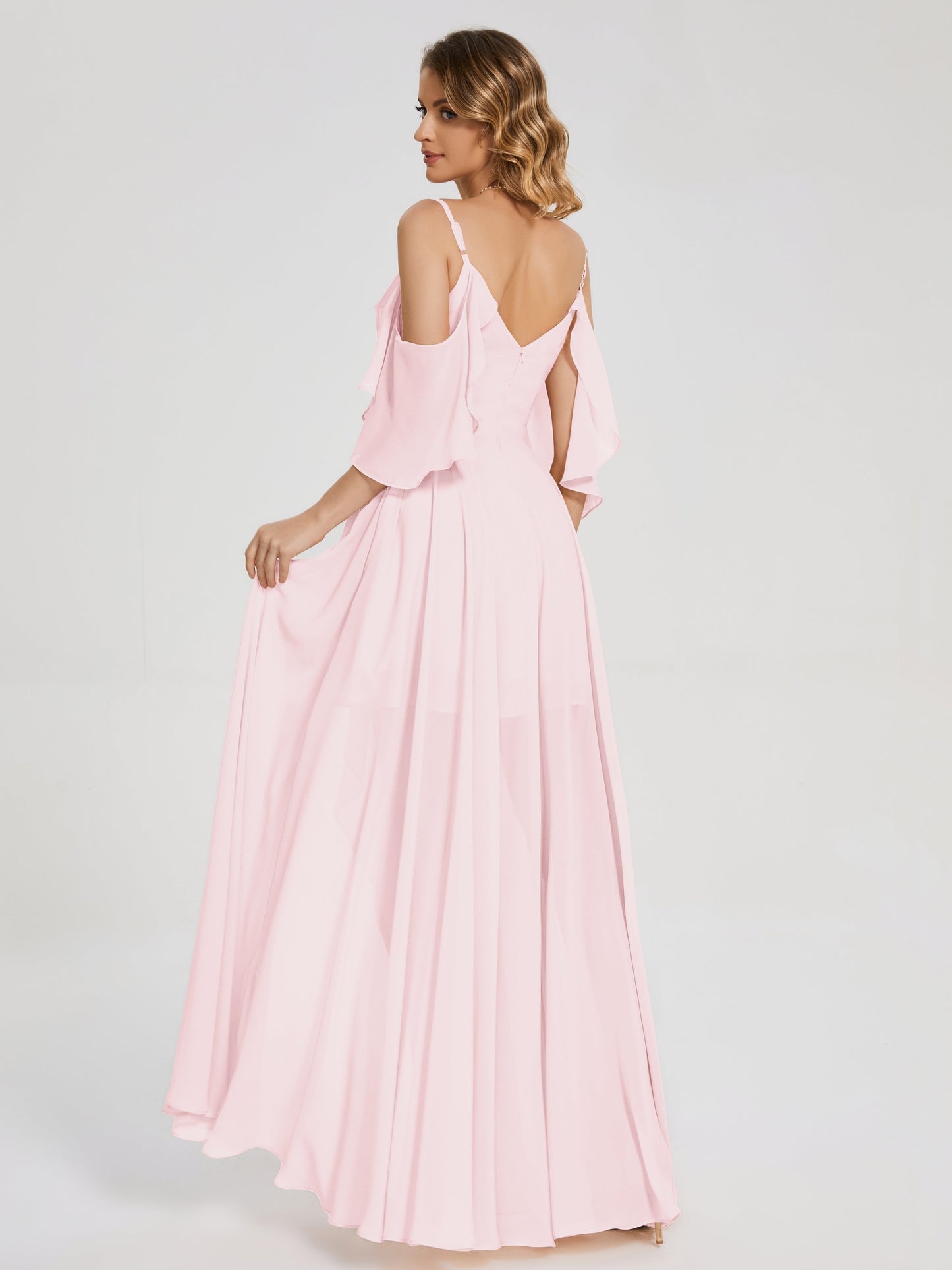 Vestido de fiesta de gasa con volantes y hombros descubiertos