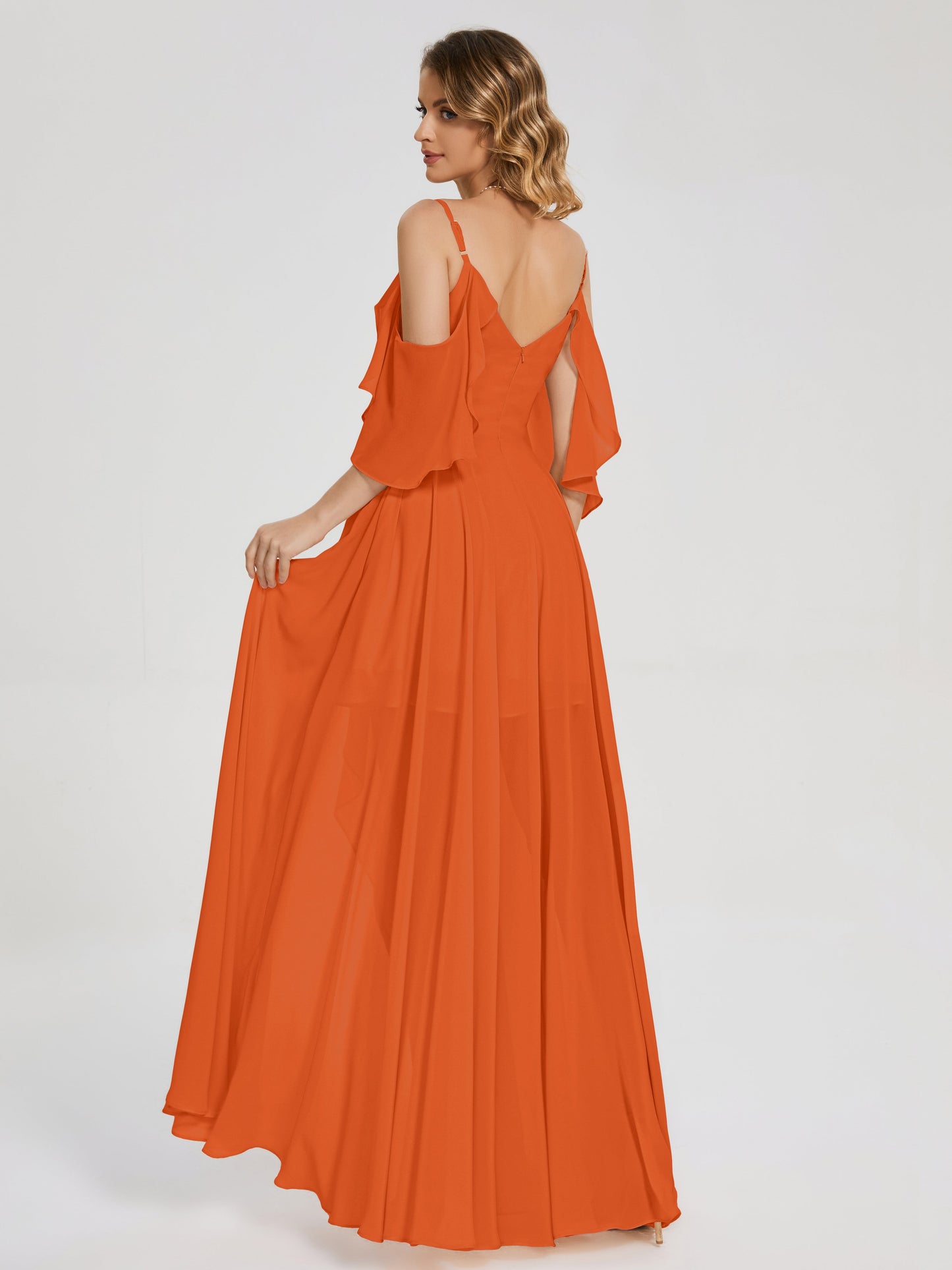 Vestido de fiesta de gasa con volantes y hombros descubiertos