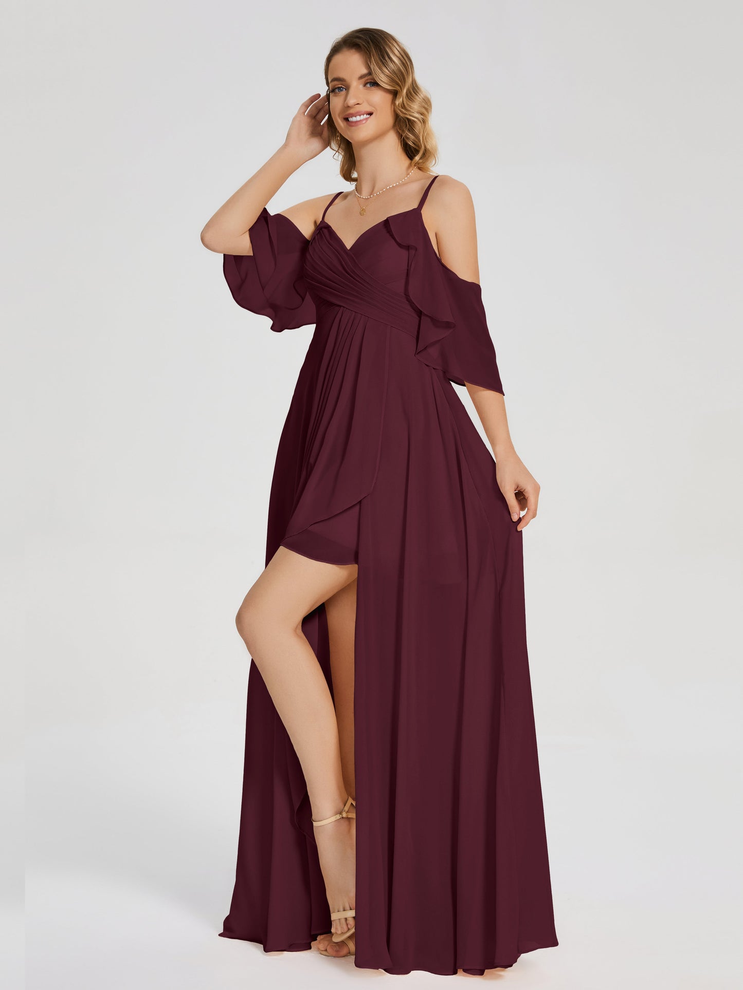 Vestido de fiesta de gasa con volantes y hombros descubiertos