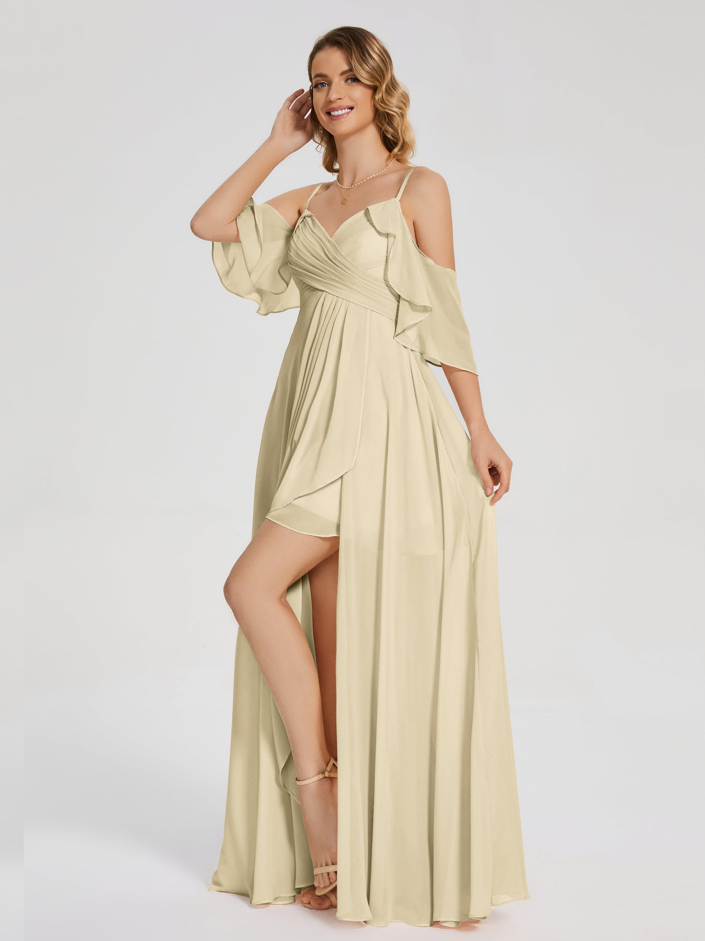 Vestido de fiesta de gasa con volantes y hombros descubiertos