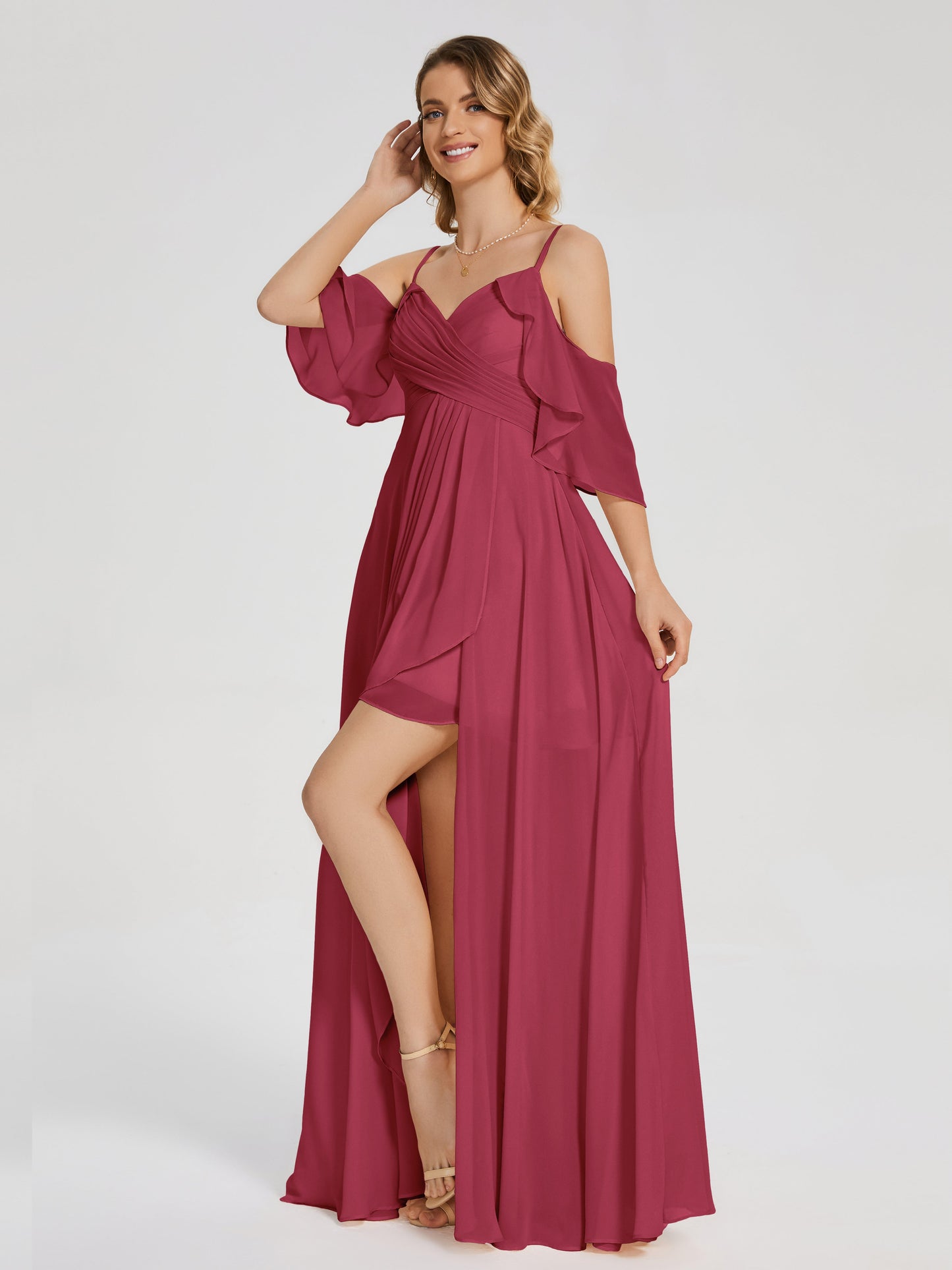 Vestido de fiesta de gasa con volantes y hombros descubiertos