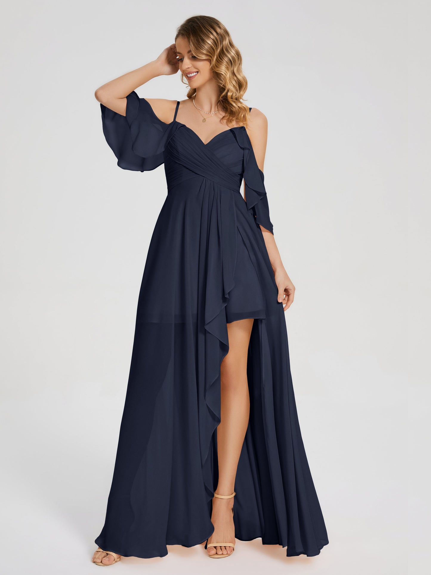 Vestido de fiesta de gasa con volantes y hombros descubiertos