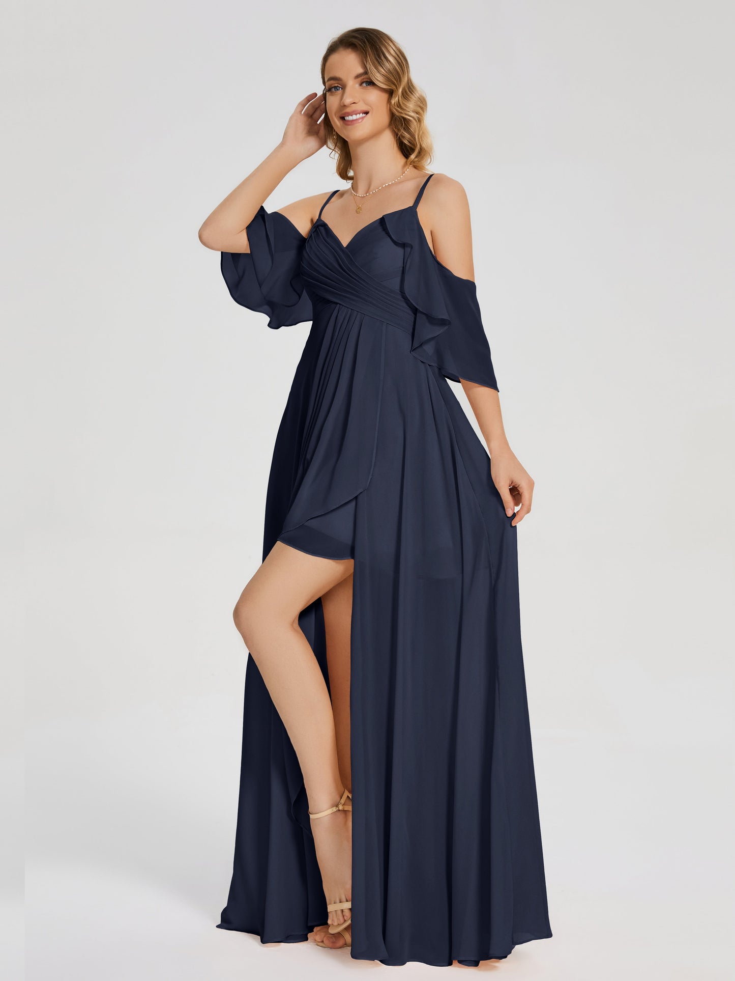 Vestido de fiesta de gasa con volantes y hombros descubiertos