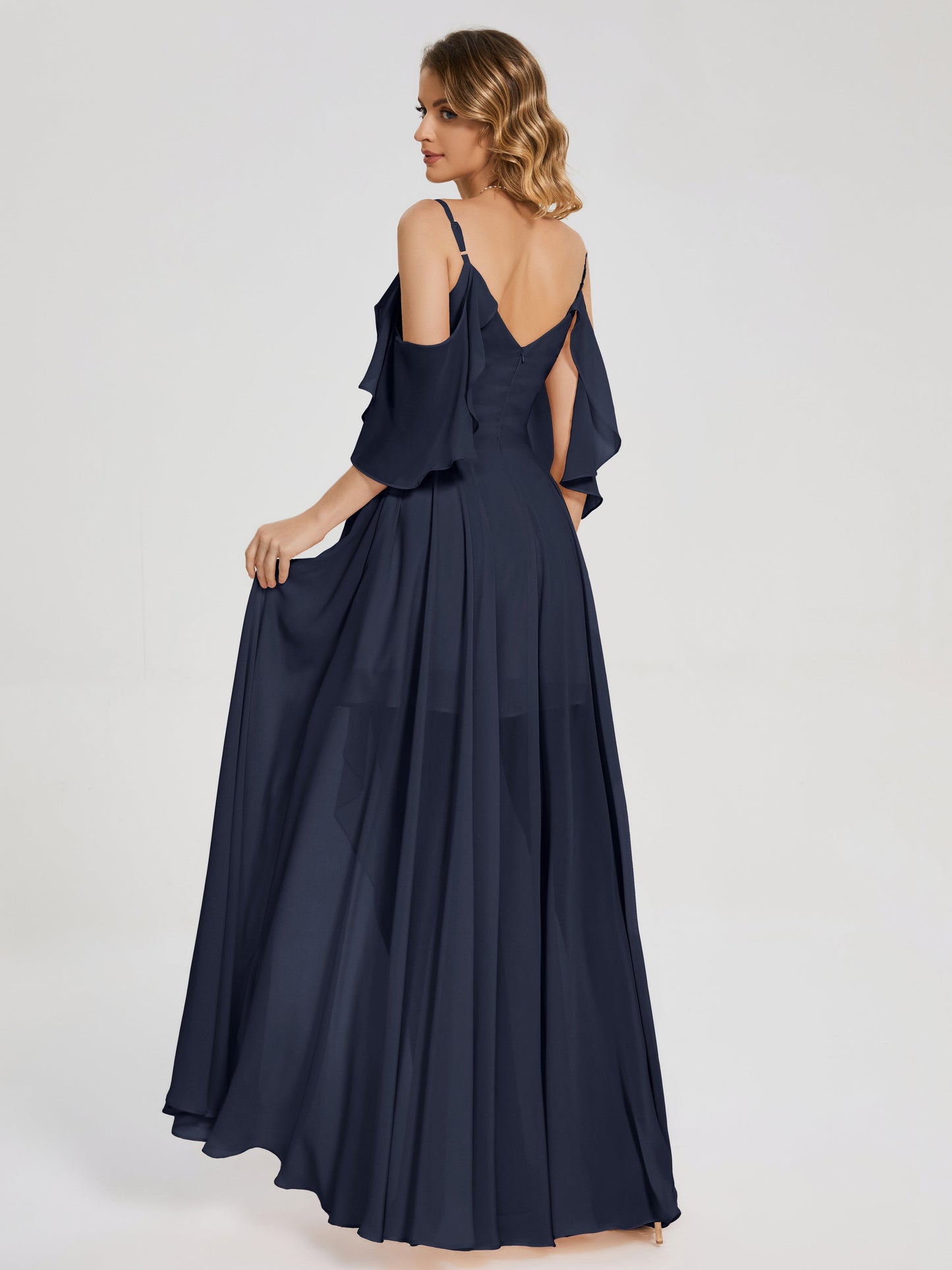 Vestido de fiesta de gasa con volantes y hombros descubiertos