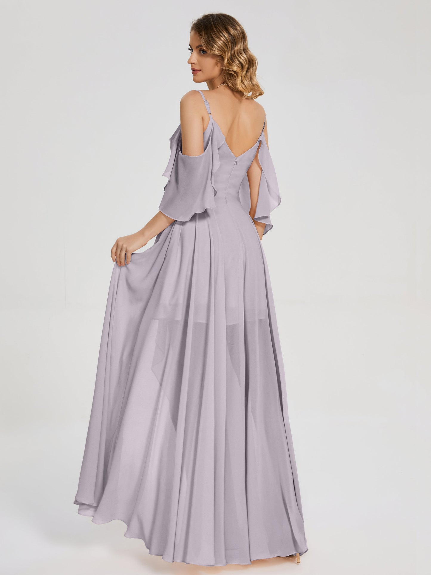 Vestido de fiesta de gasa con volantes y hombros descubiertos