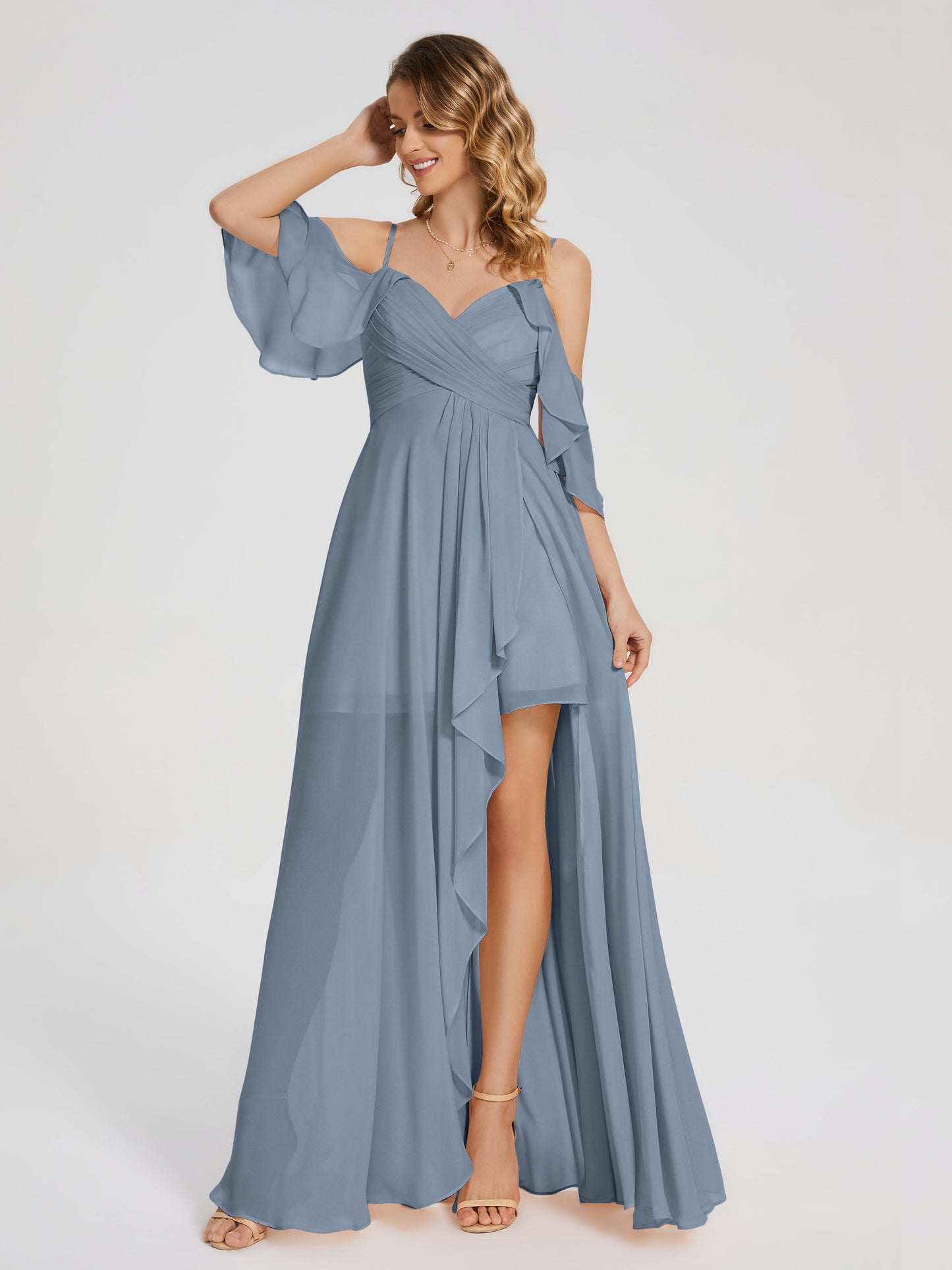Vestido de fiesta de gasa con volantes y hombros descubiertos