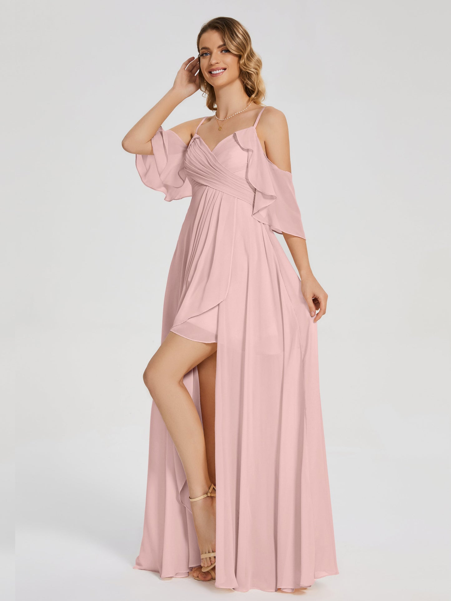 Vestido de fiesta de gasa con volantes y hombros descubiertos