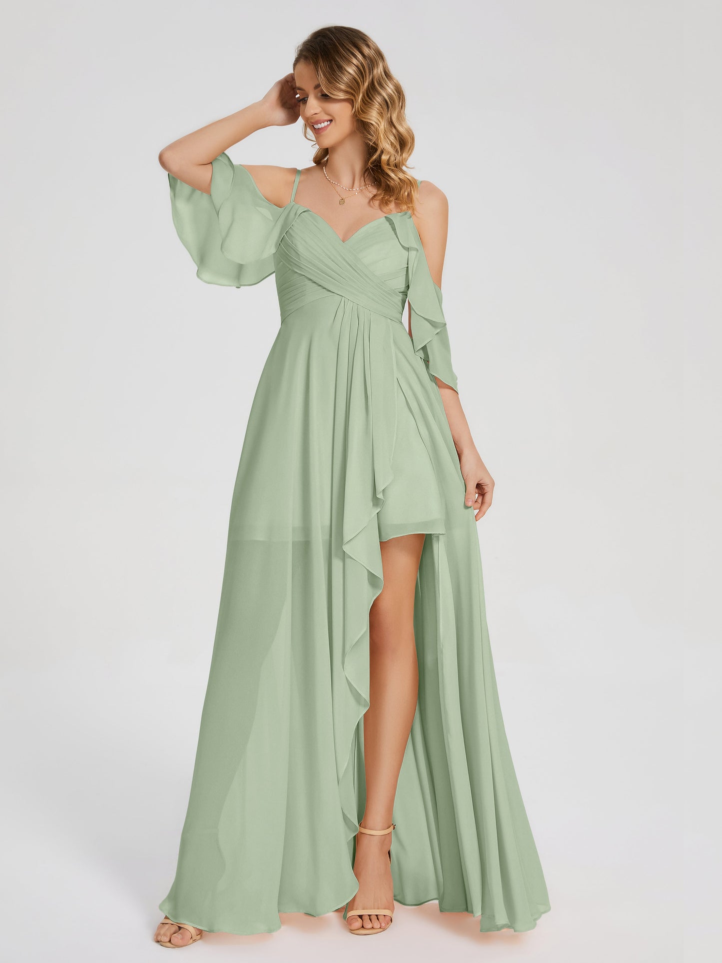 Vestido de fiesta de gasa con volantes y hombros descubiertos