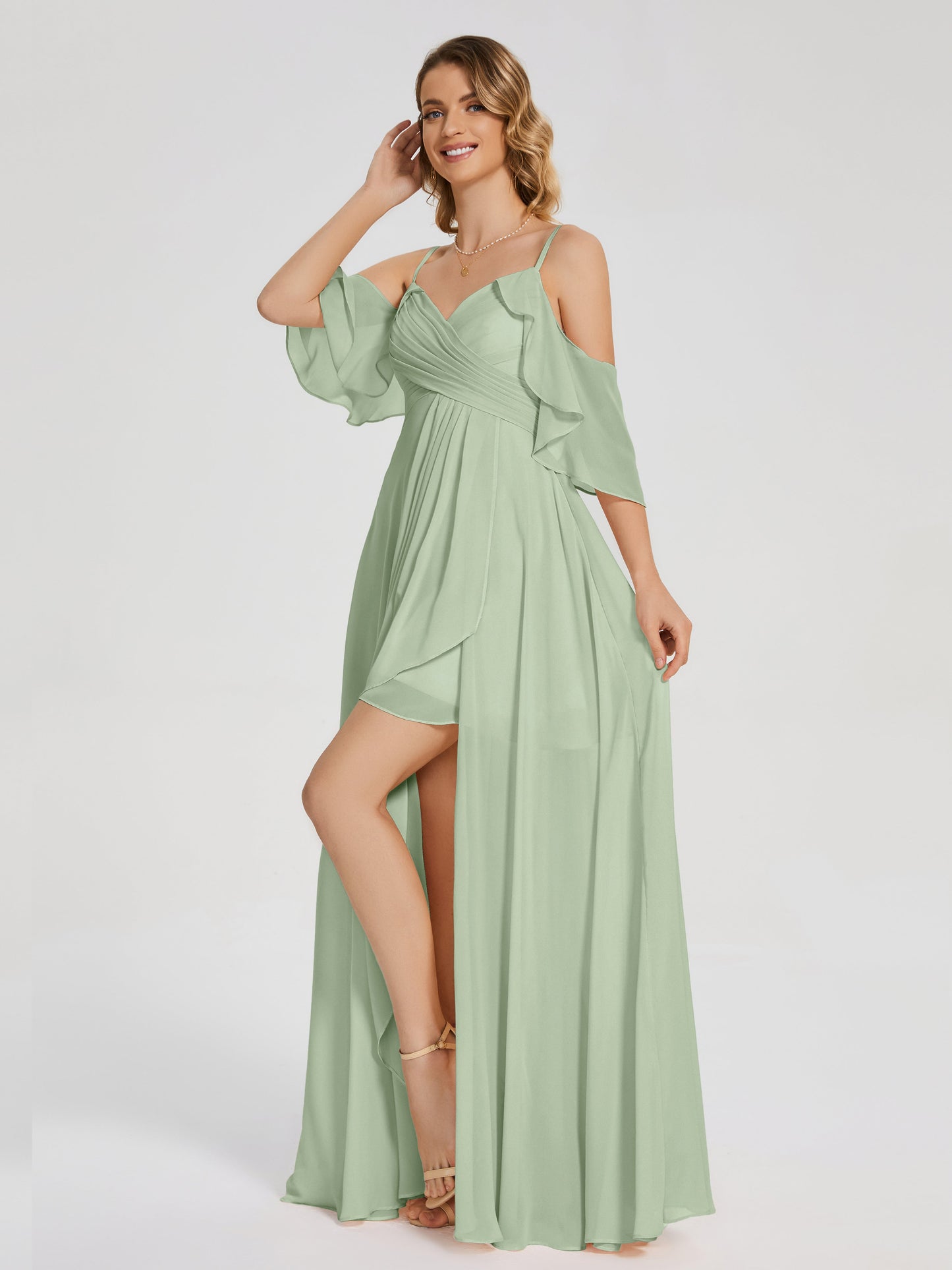 Vestido de fiesta de gasa con volantes y hombros descubiertos
