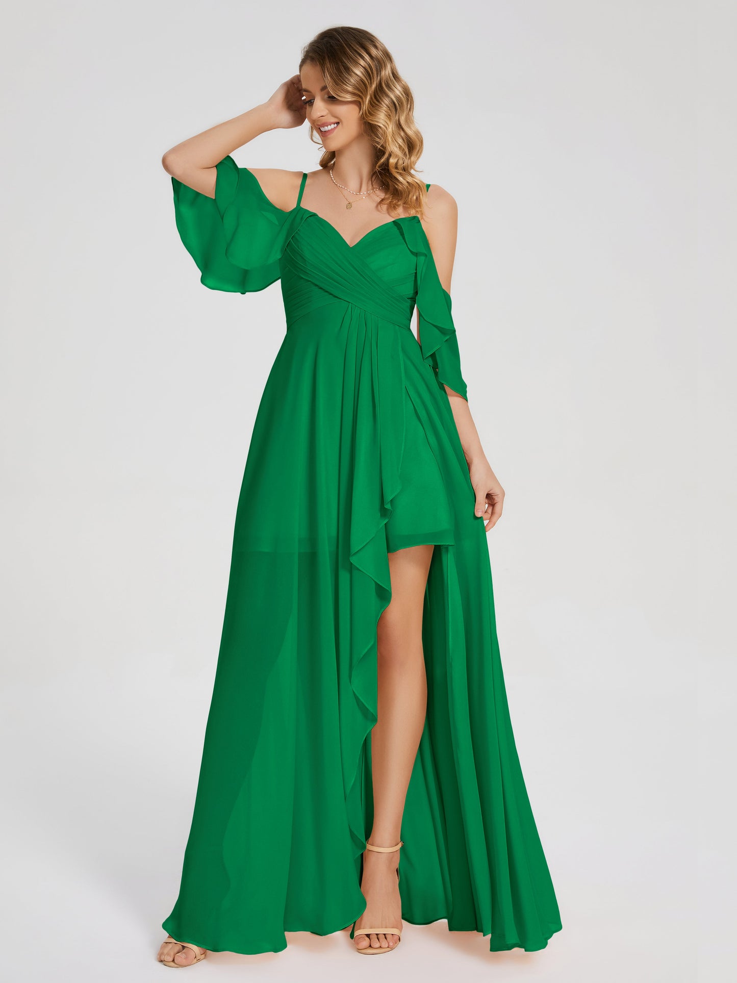 Vestido de fiesta de gasa con volantes y hombros descubiertos