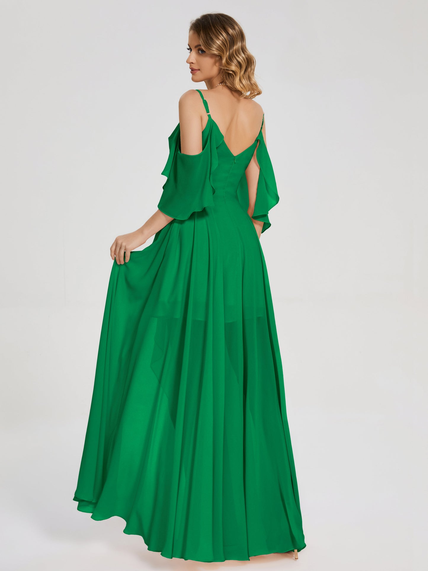 Vestido de fiesta de gasa con volantes y hombros descubiertos
