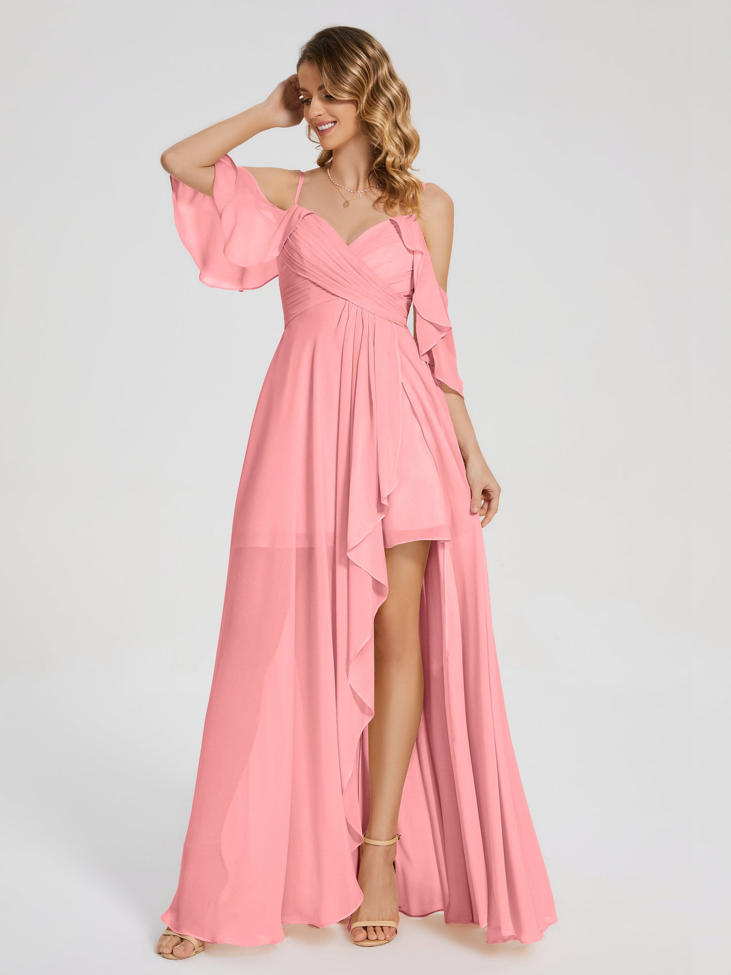 Vestido de fiesta de gasa con volantes y hombros descubiertos