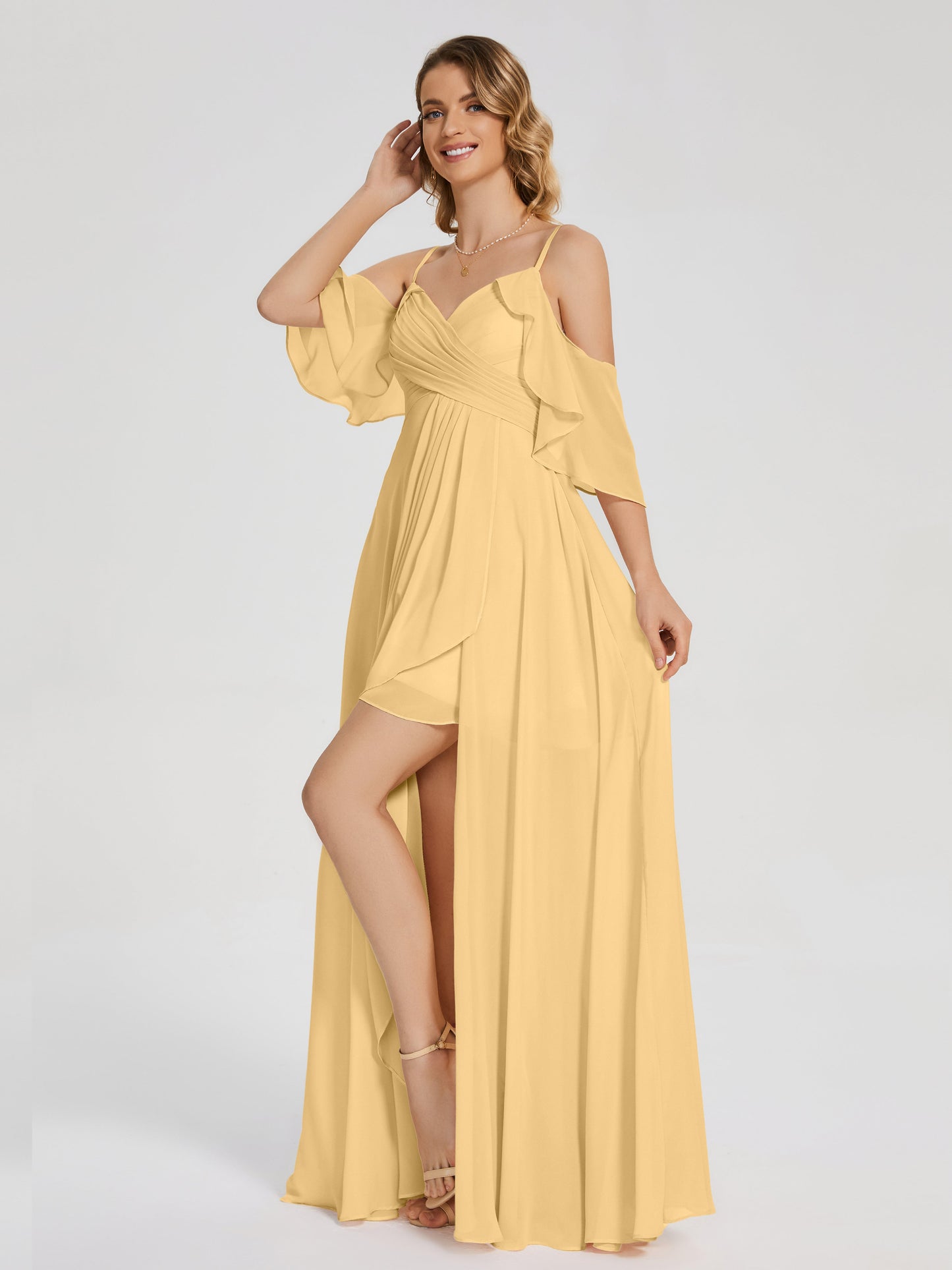 Vestido de fiesta de gasa con volantes y hombros descubiertos