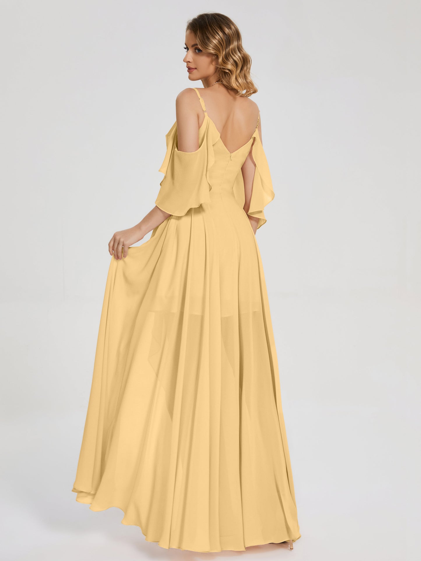 Vestido de fiesta de gasa con volantes y hombros descubiertos