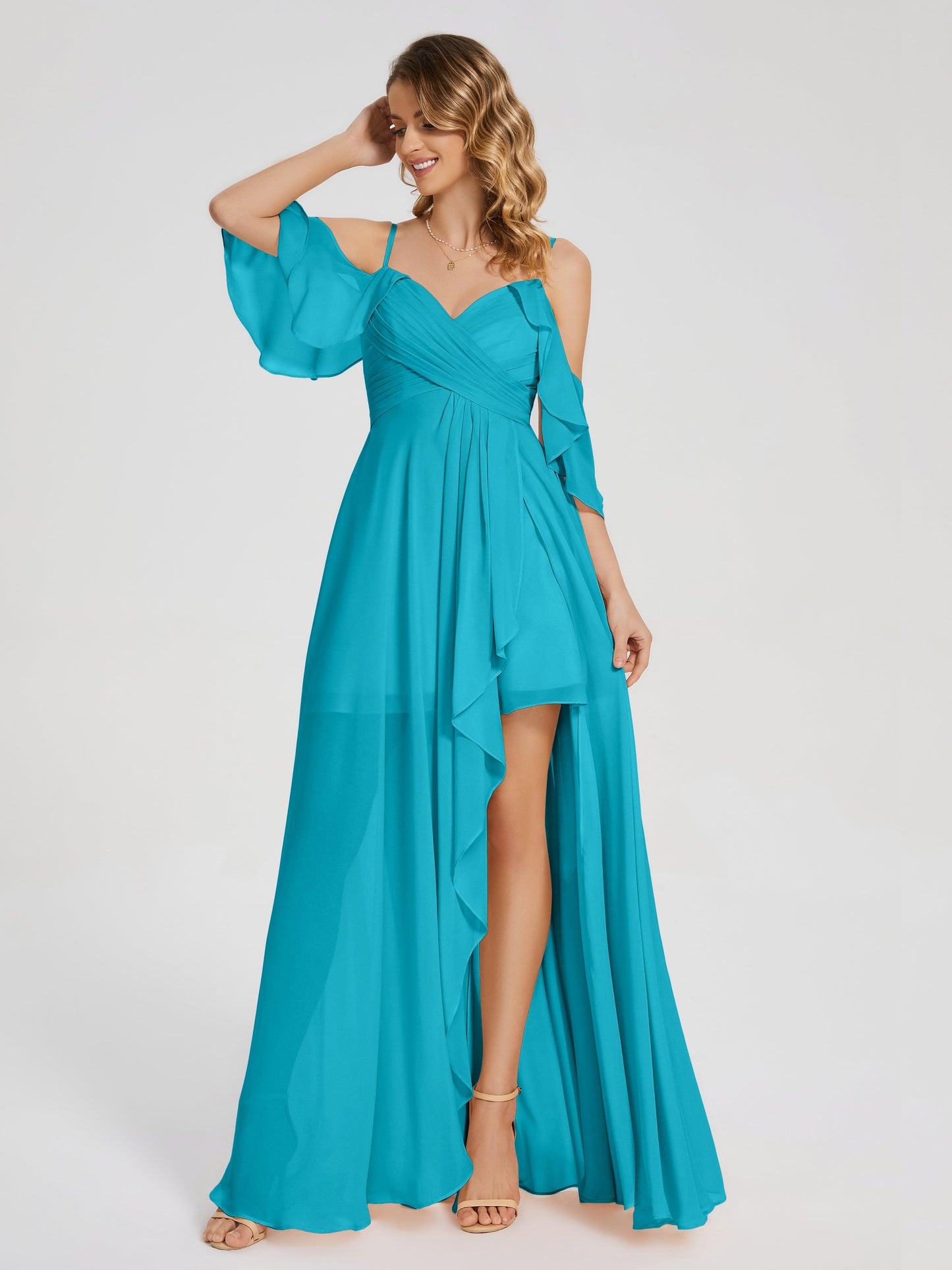 Vestido de fiesta de gasa con volantes y hombros descubiertos