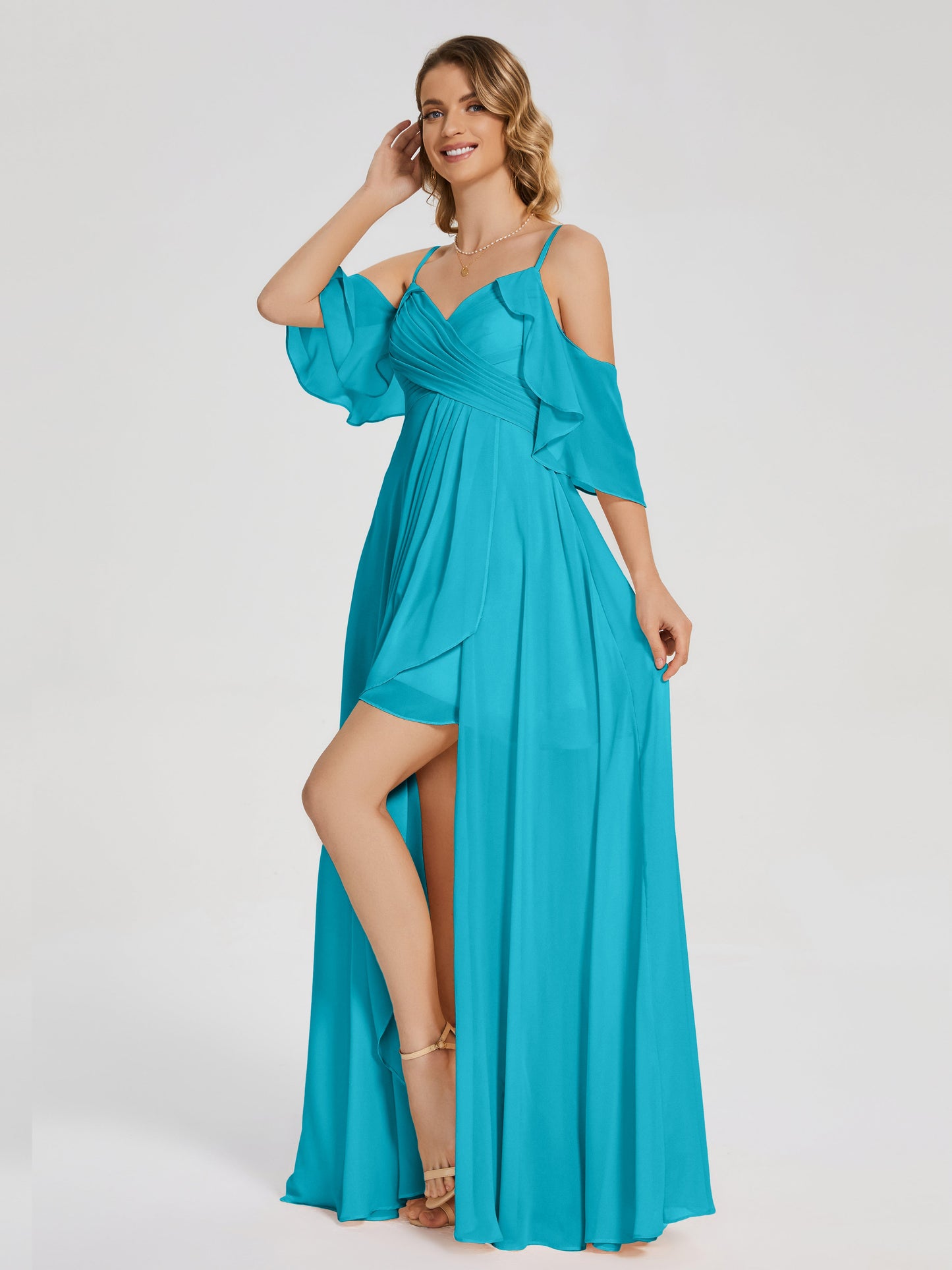 Vestido de fiesta de gasa con volantes y hombros descubiertos