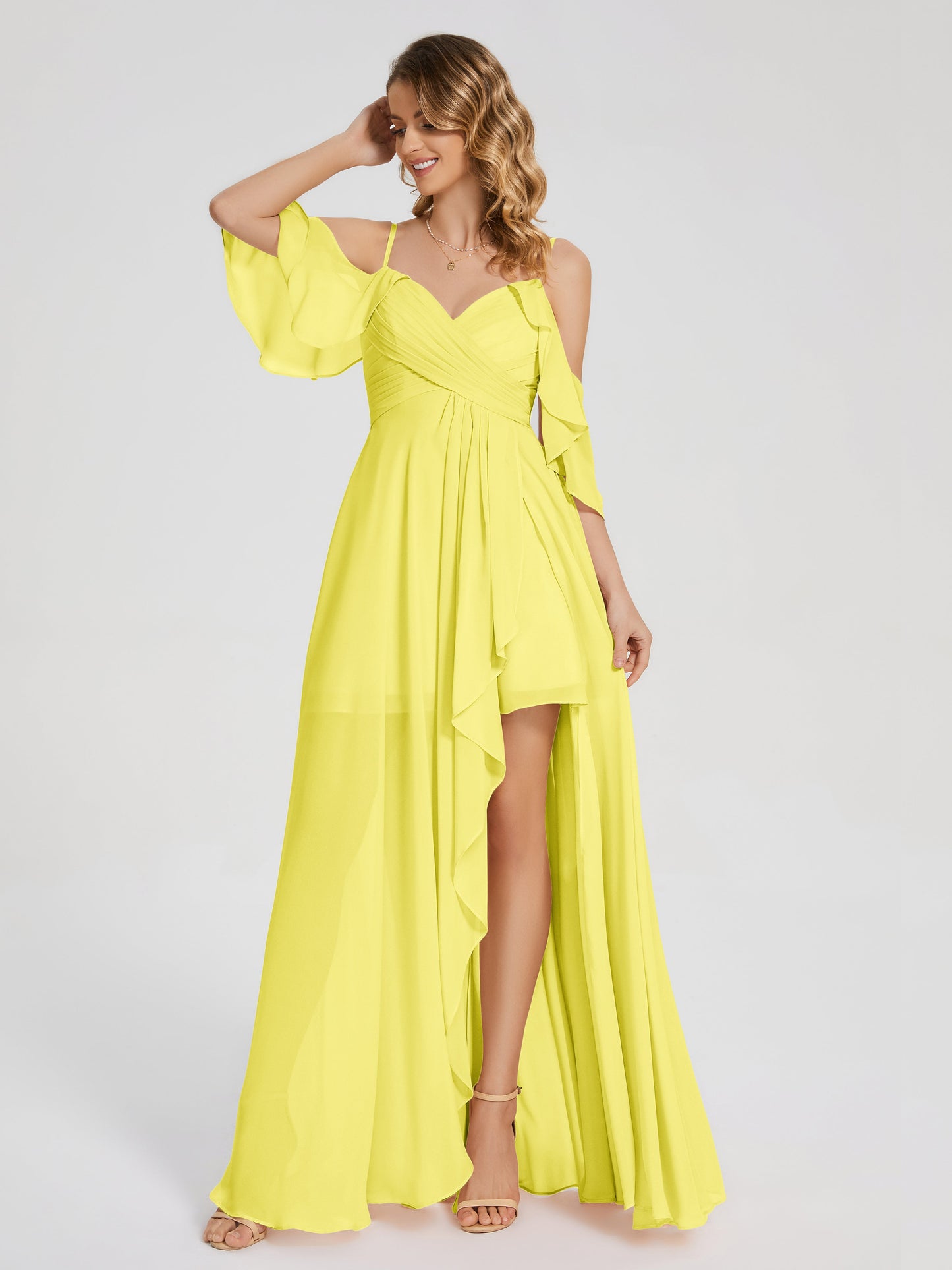 Vestido de fiesta de gasa con volantes y hombros descubiertos