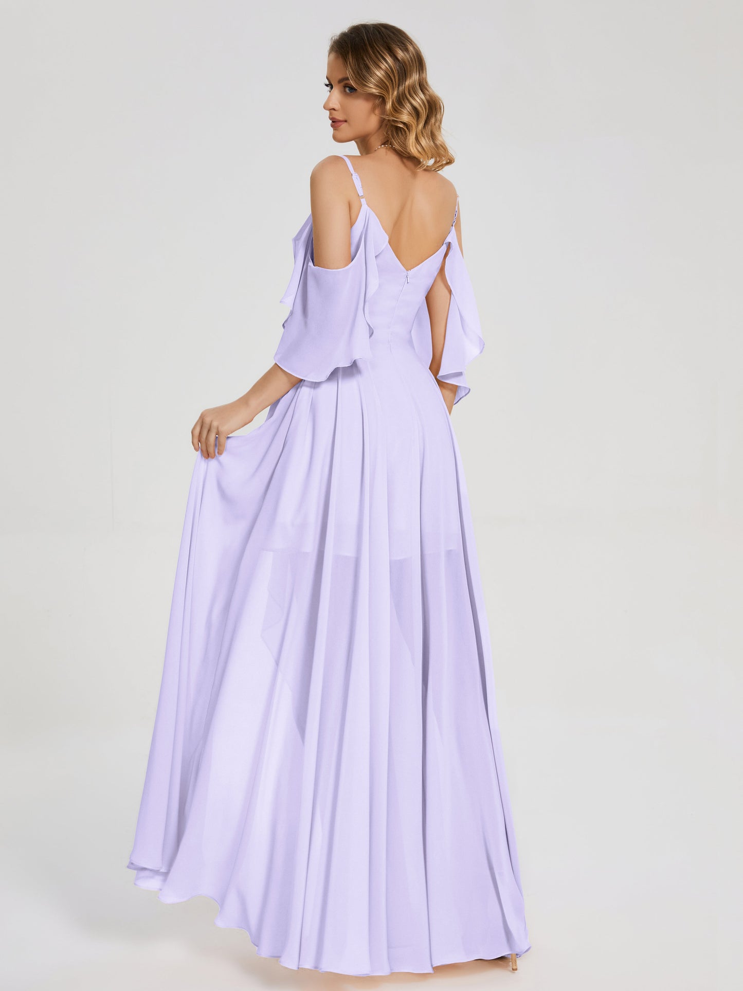 Vestido de fiesta de gasa con volantes y hombros descubiertos