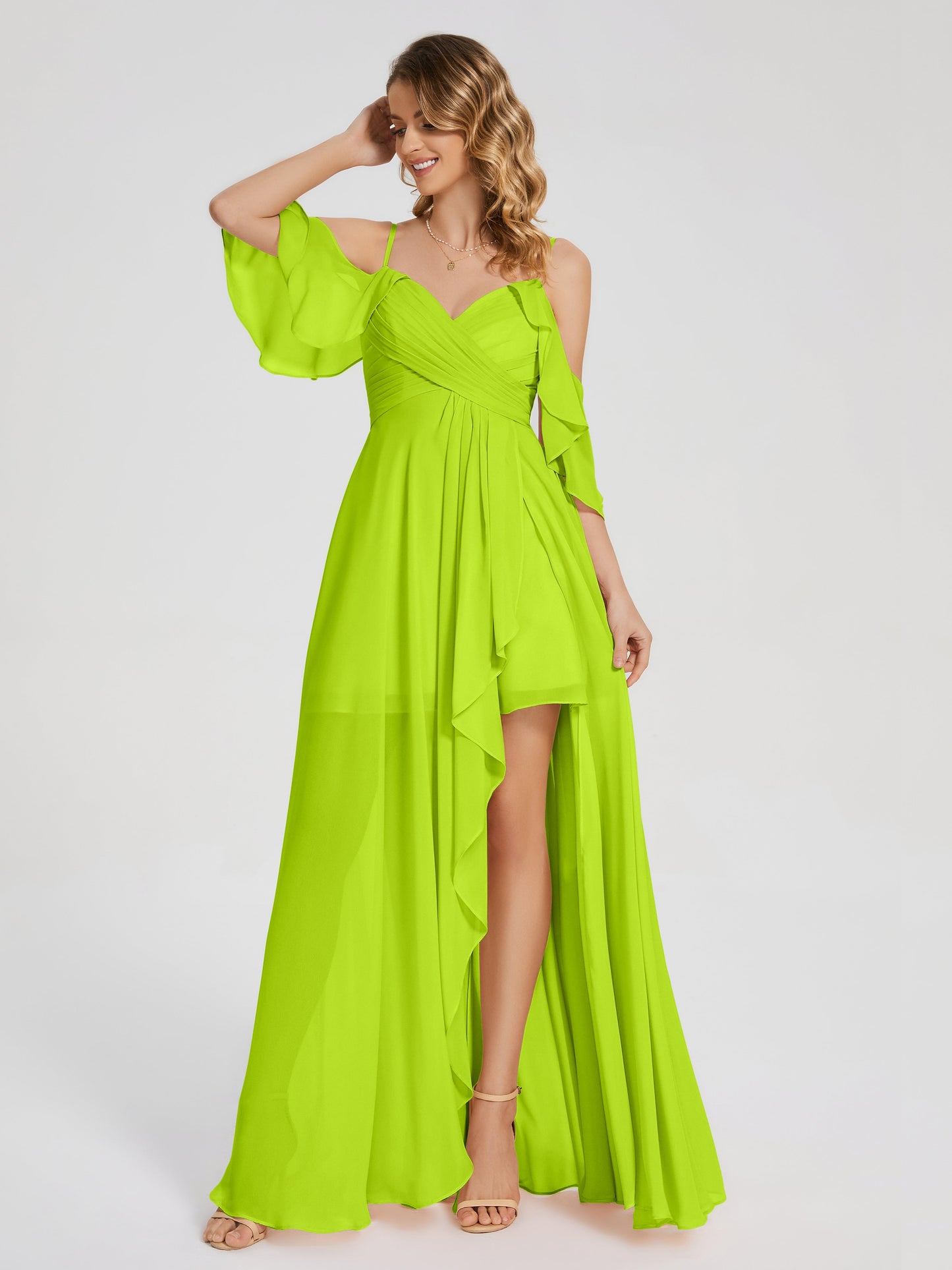 Vestido de fiesta de gasa con volantes y hombros descubiertos