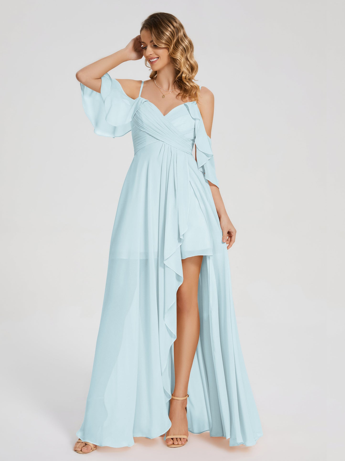 Vestido de fiesta de gasa con volantes y hombros descubiertos