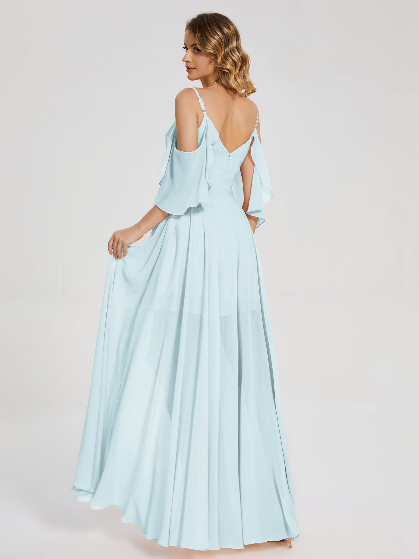 Vestido de fiesta de gasa con volantes y hombros descubiertos