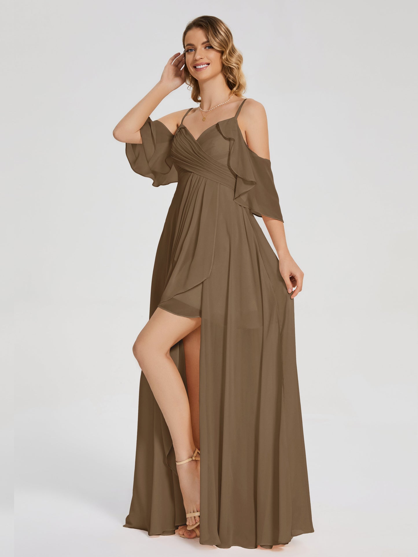 Vestido de fiesta de gasa con volantes y hombros descubiertos