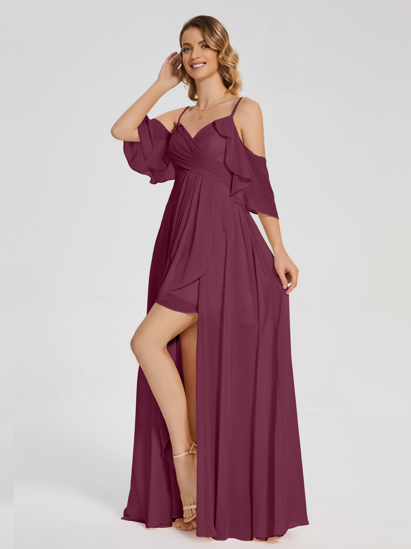 Vestido de fiesta de gasa con volantes y hombros descubiertos