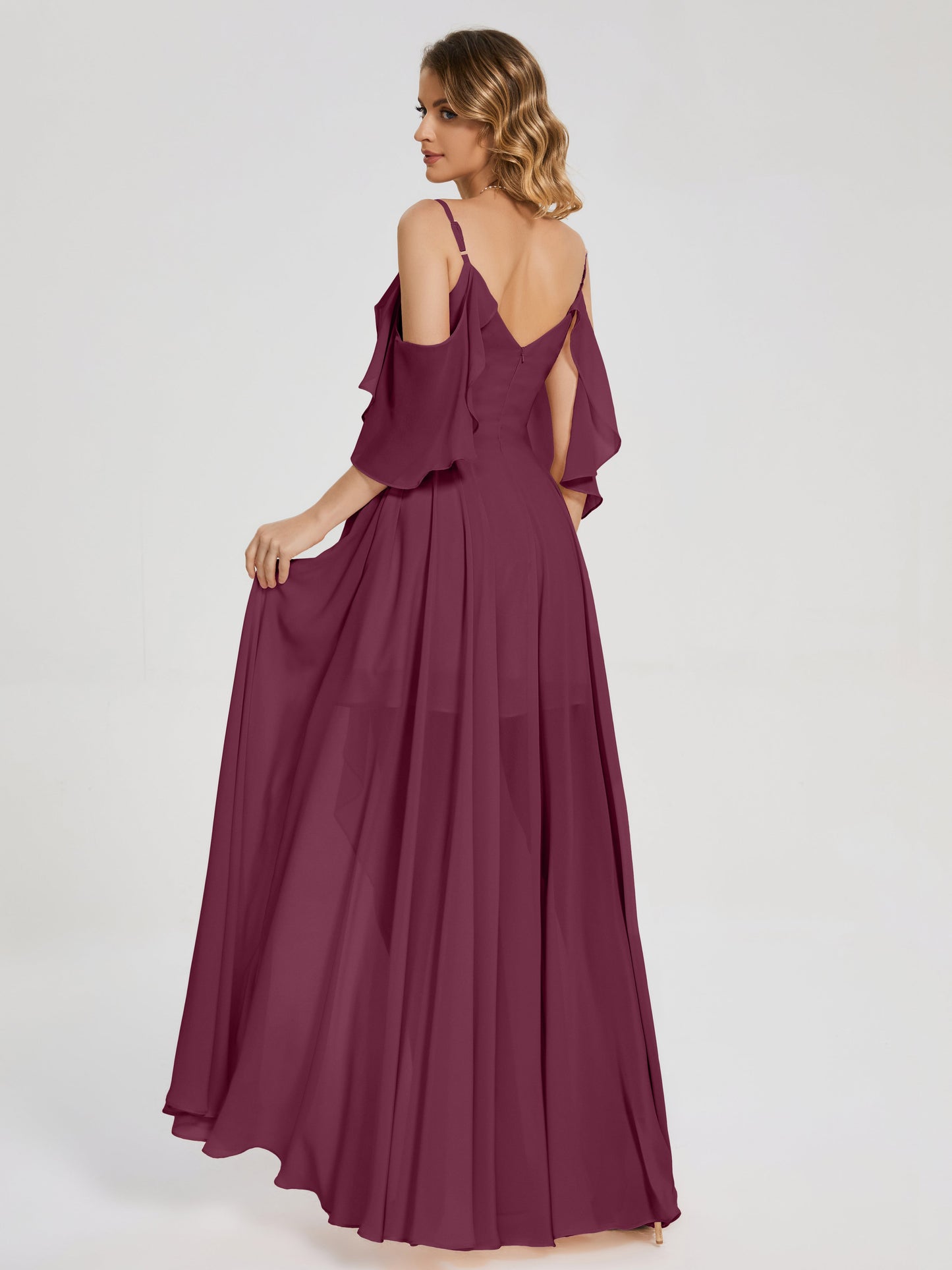 Vestido de fiesta de gasa con volantes y hombros descubiertos