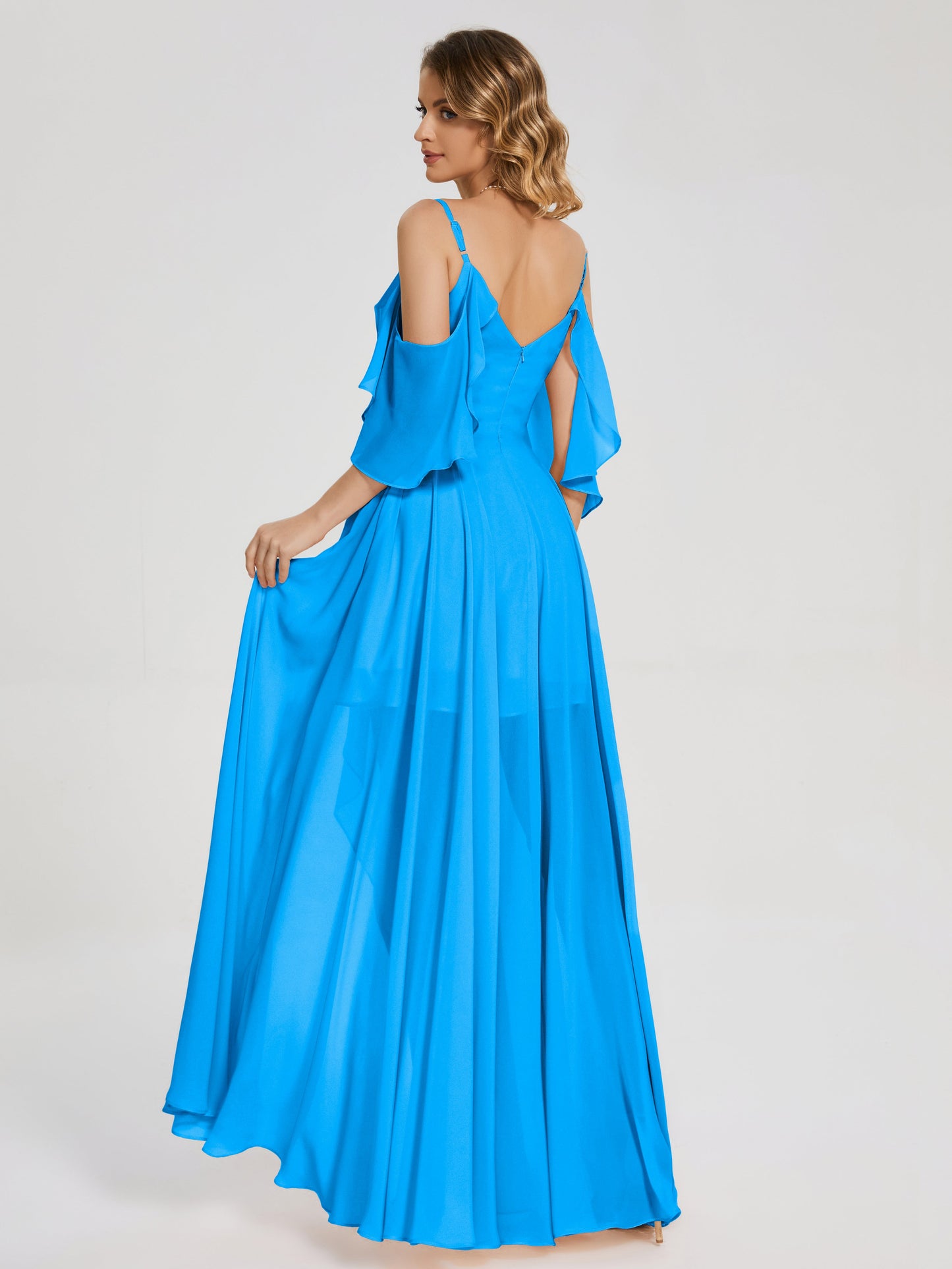 Vestido de fiesta de gasa con volantes y hombros descubiertos