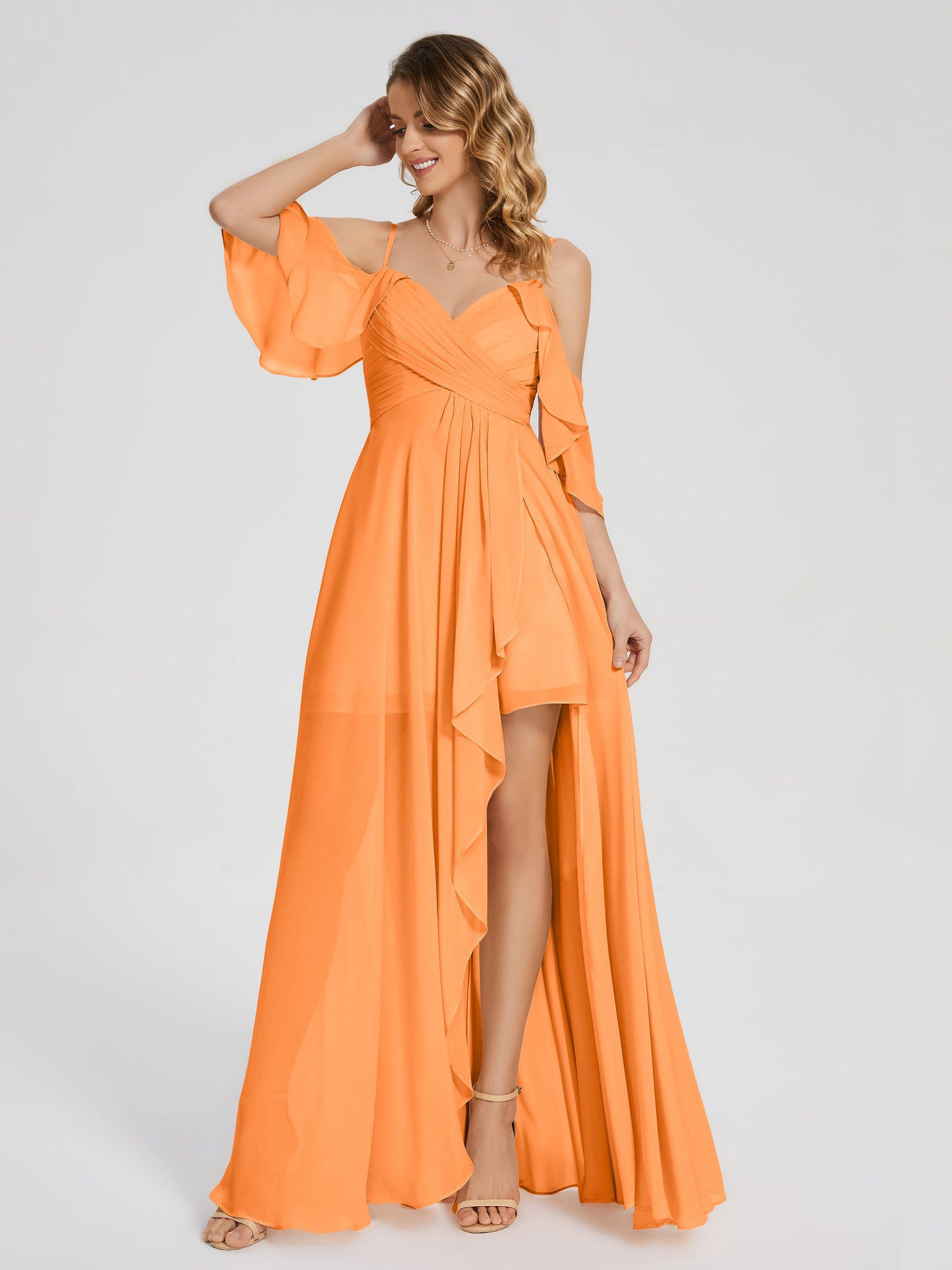 Vestido de fiesta de gasa con volantes y hombros descubiertos