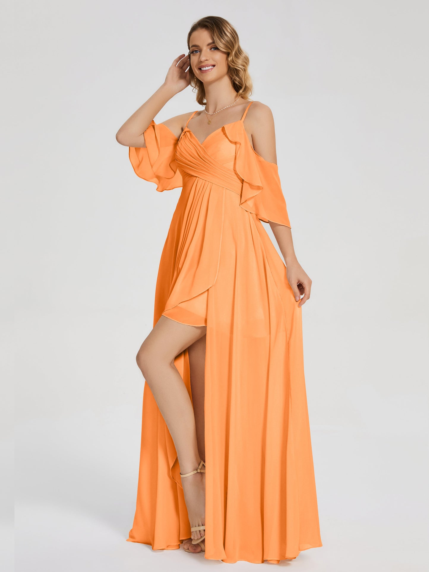 Vestido de fiesta de gasa con volantes y hombros descubiertos