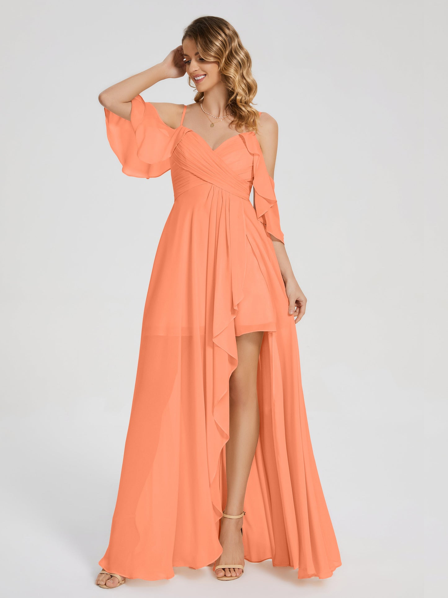 Vestido de fiesta de gasa con volantes y hombros descubiertos