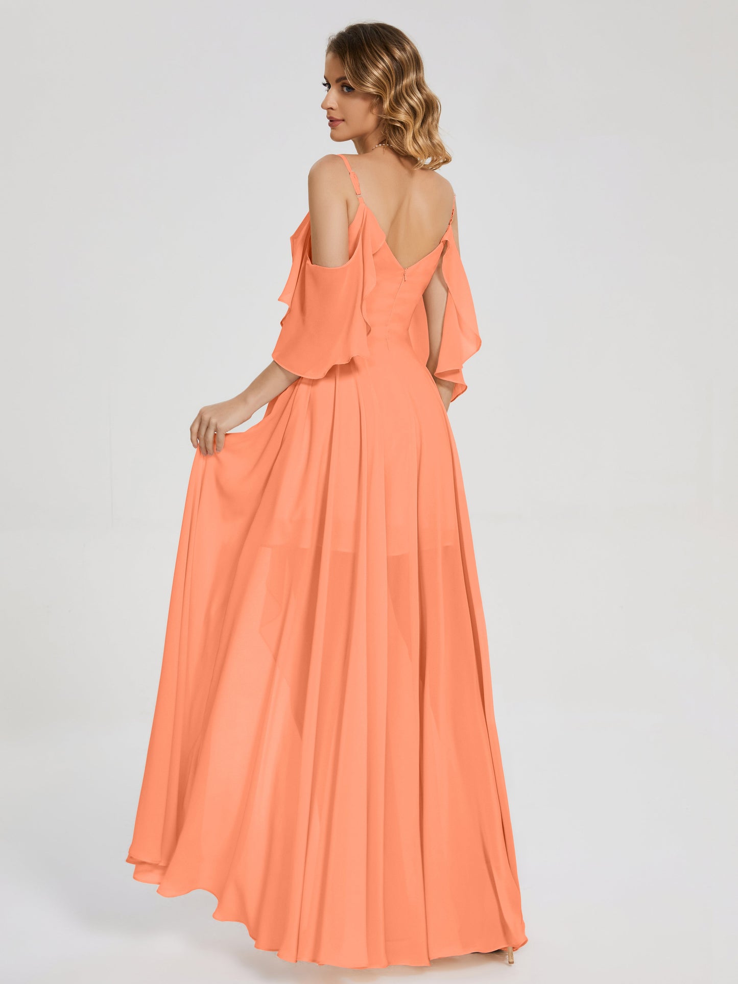 Vestido de fiesta de gasa con volantes y hombros descubiertos