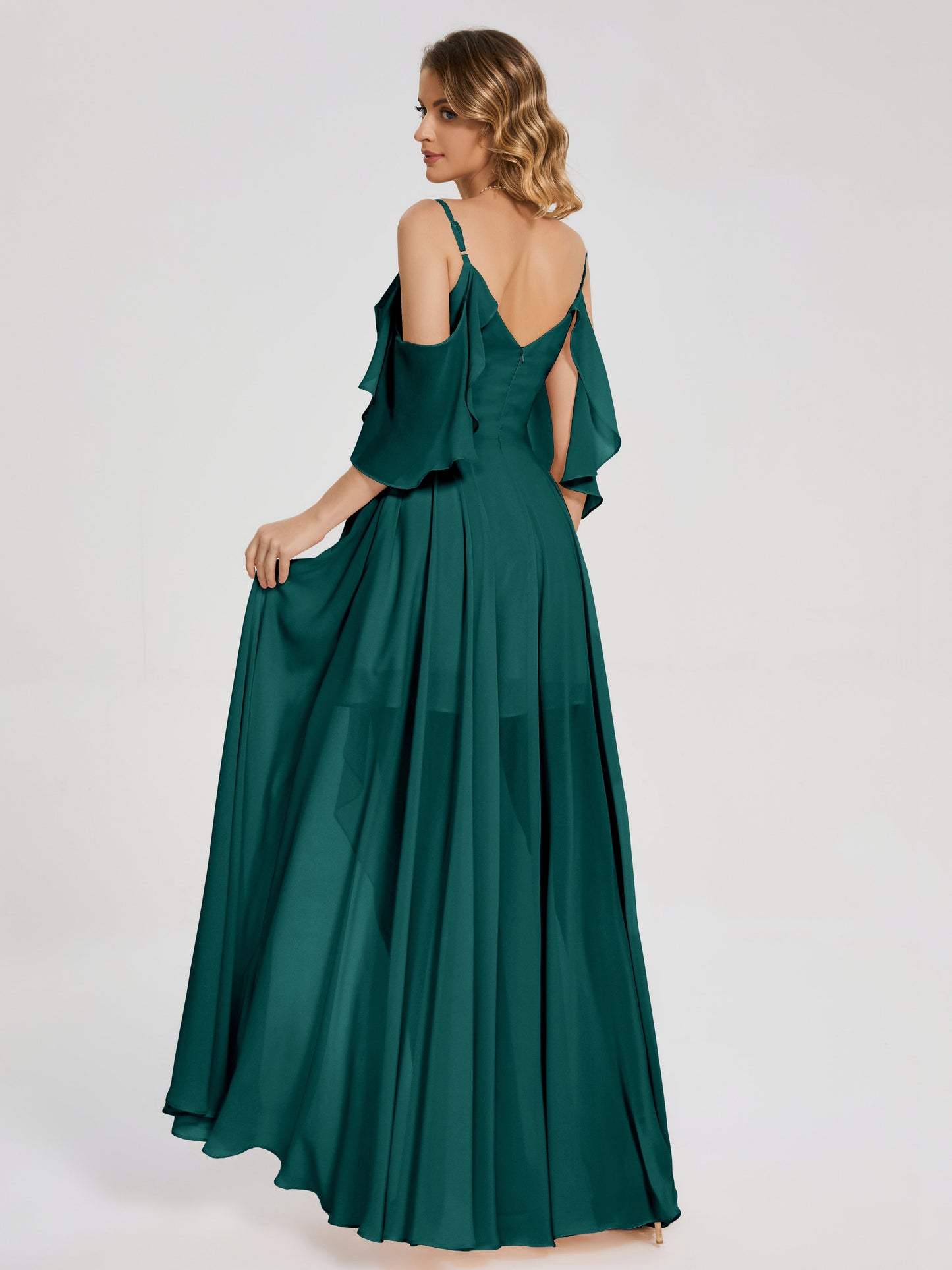 Vestido de fiesta de gasa con volantes y hombros descubiertos