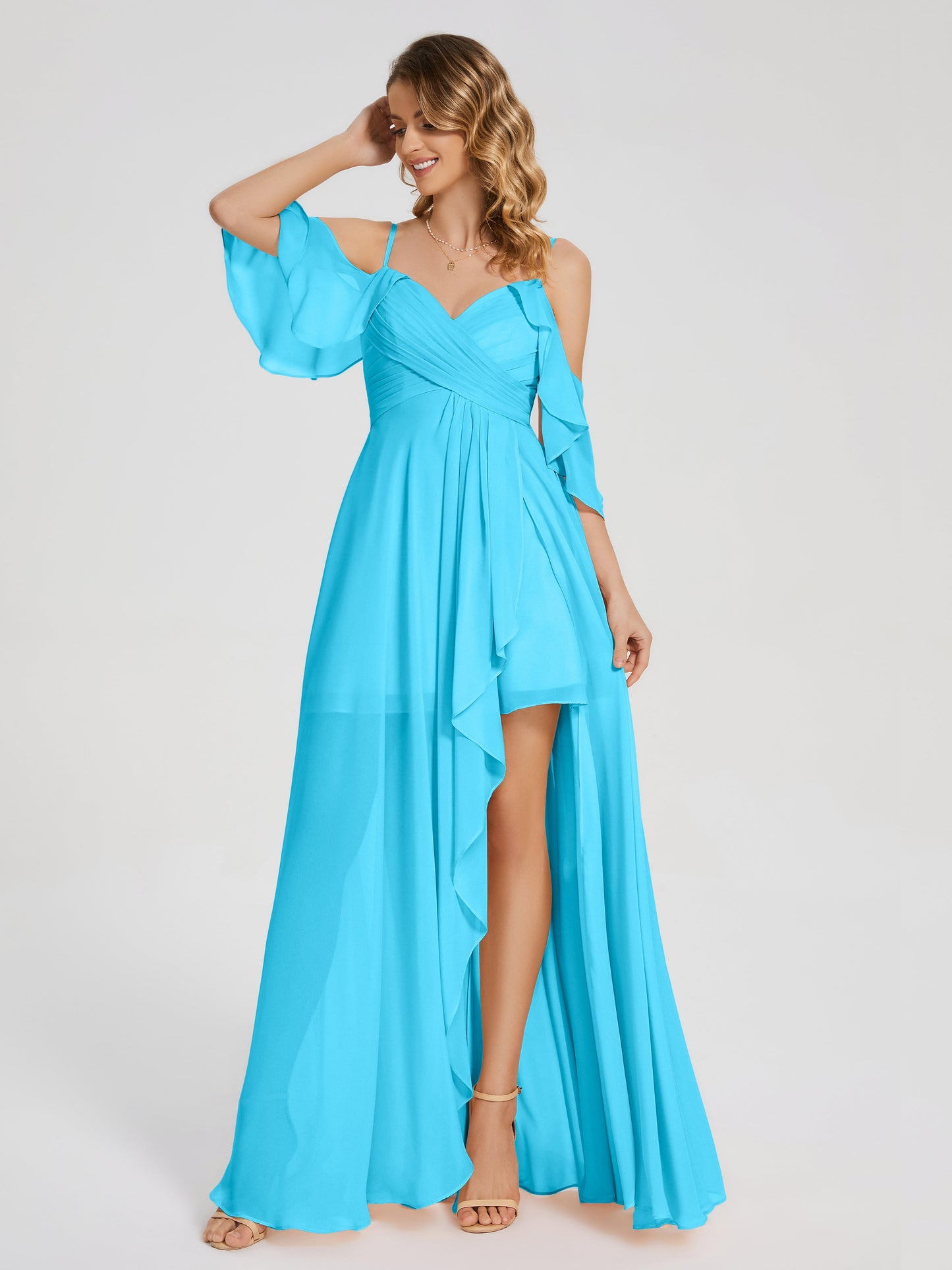 Vestido de fiesta de gasa con volantes y hombros descubiertos