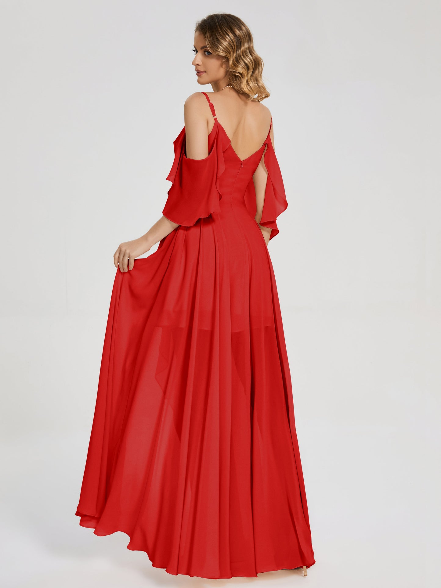 Vestido de fiesta de gasa con volantes y hombros descubiertos