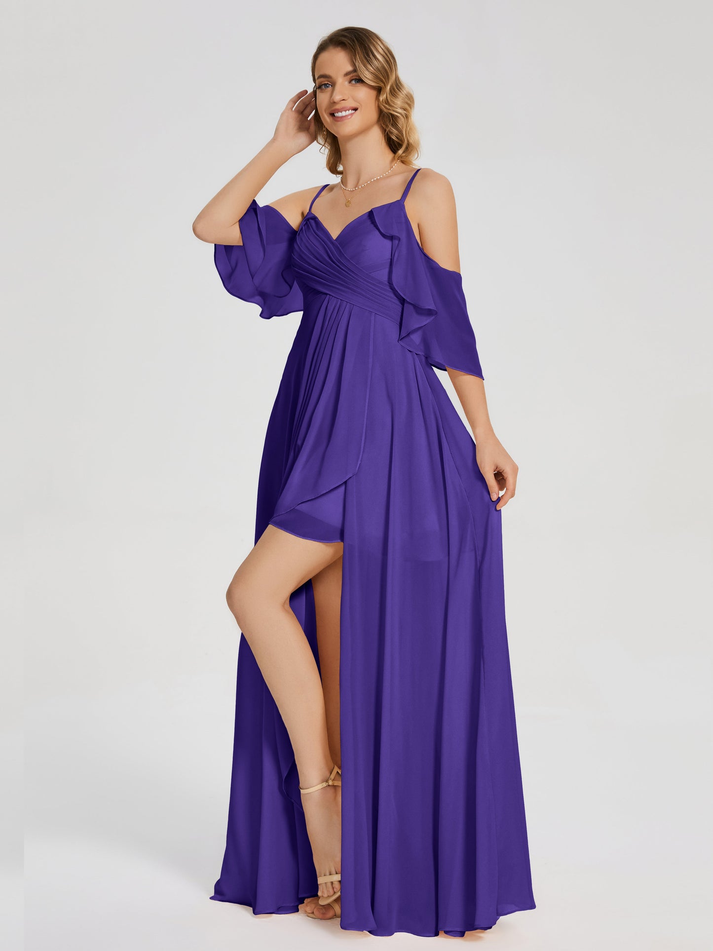 Vestido de fiesta de gasa con volantes y hombros descubiertos