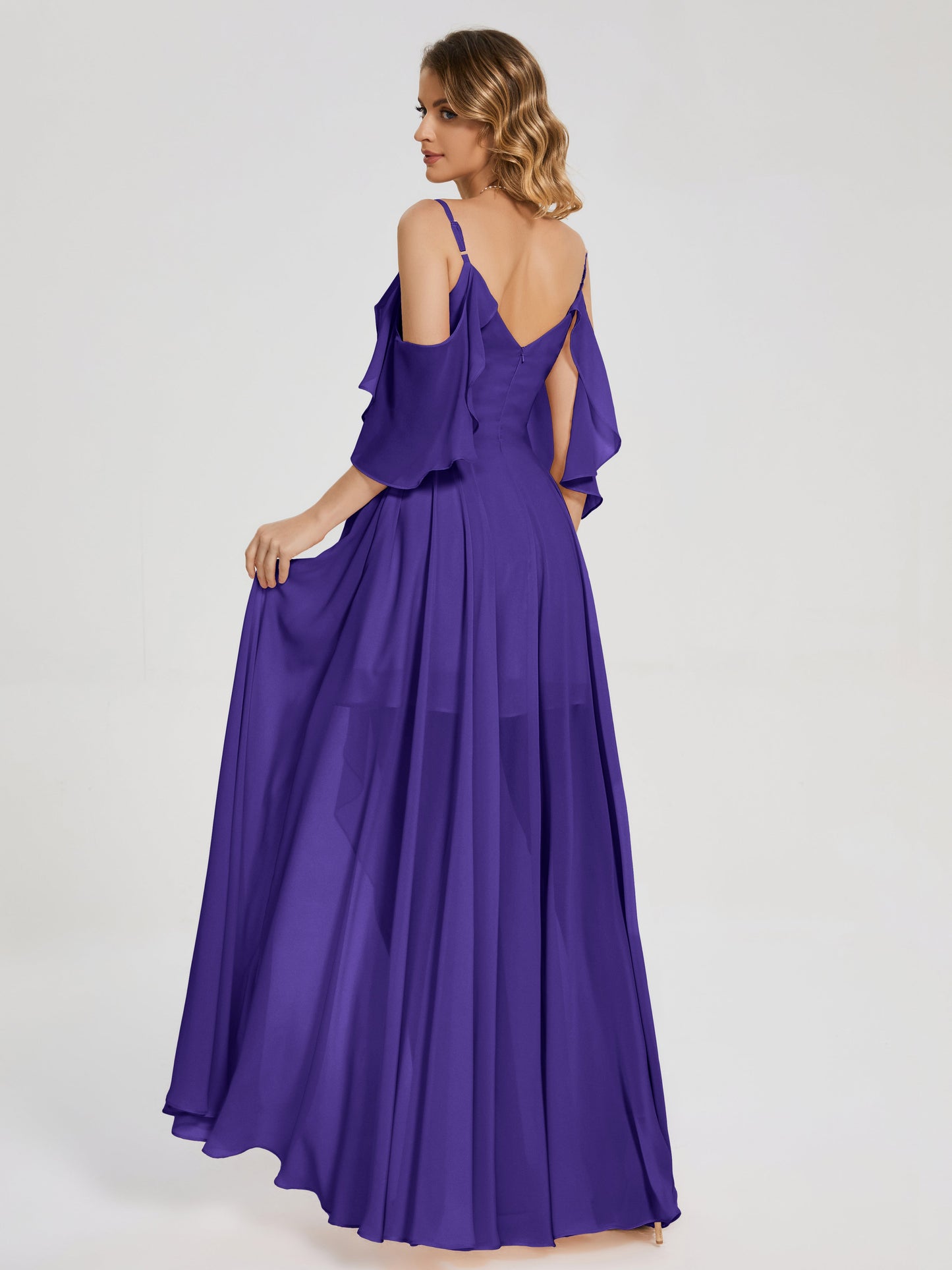 Vestido de fiesta de gasa con volantes y hombros descubiertos