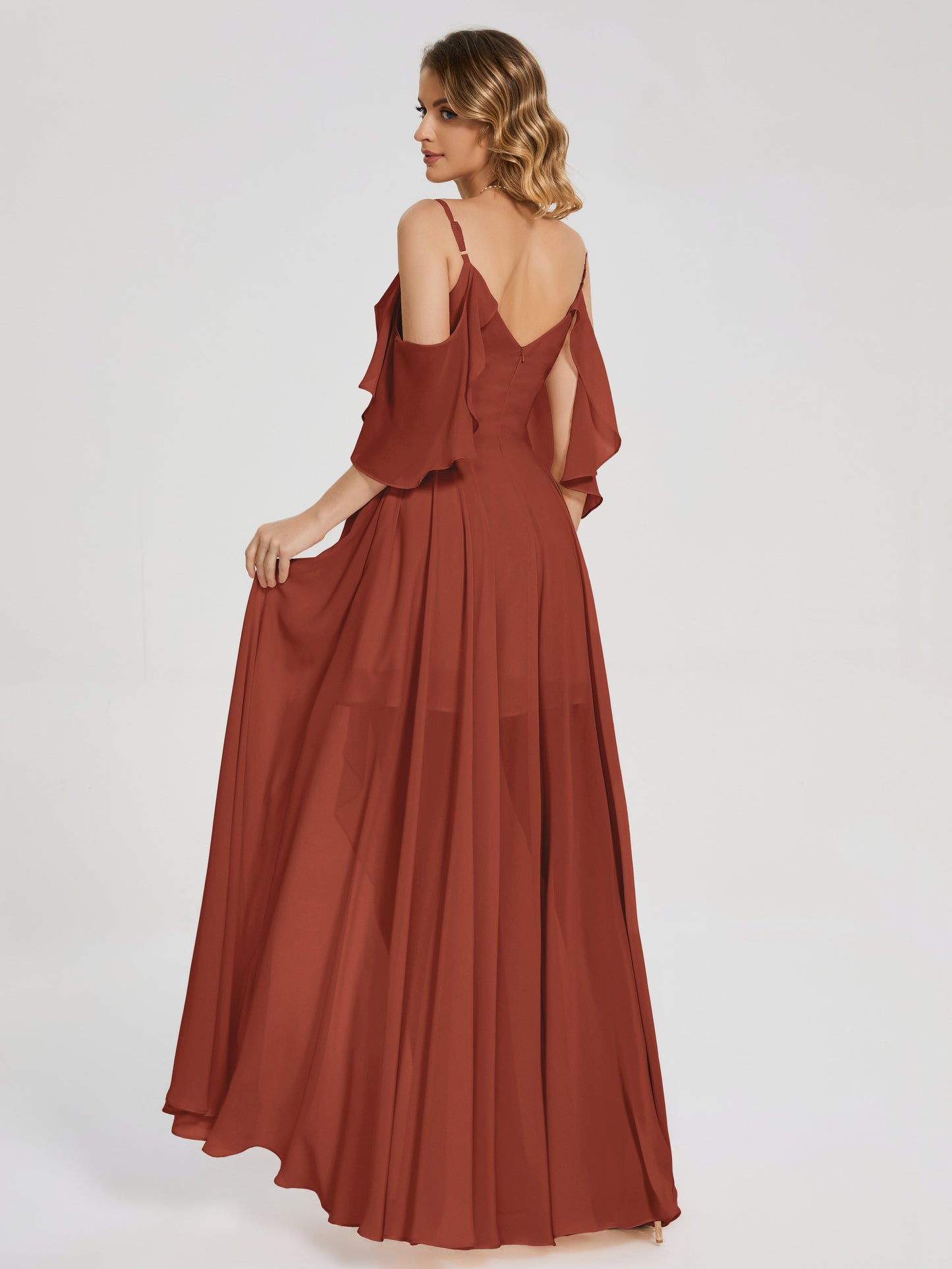 Vestido de fiesta de gasa con volantes y hombros descubiertos
