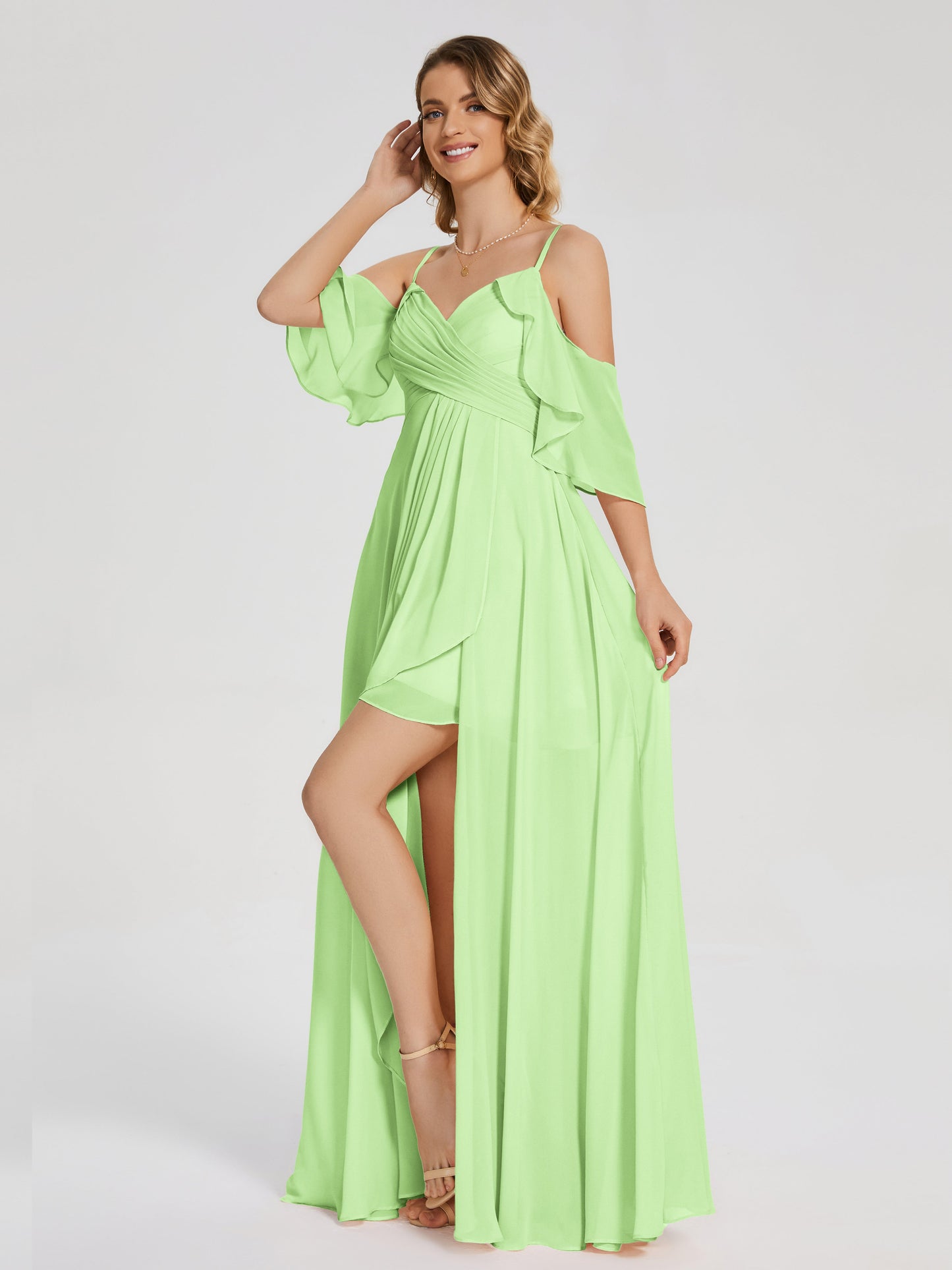 Vestido de fiesta de gasa con volantes y hombros descubiertos