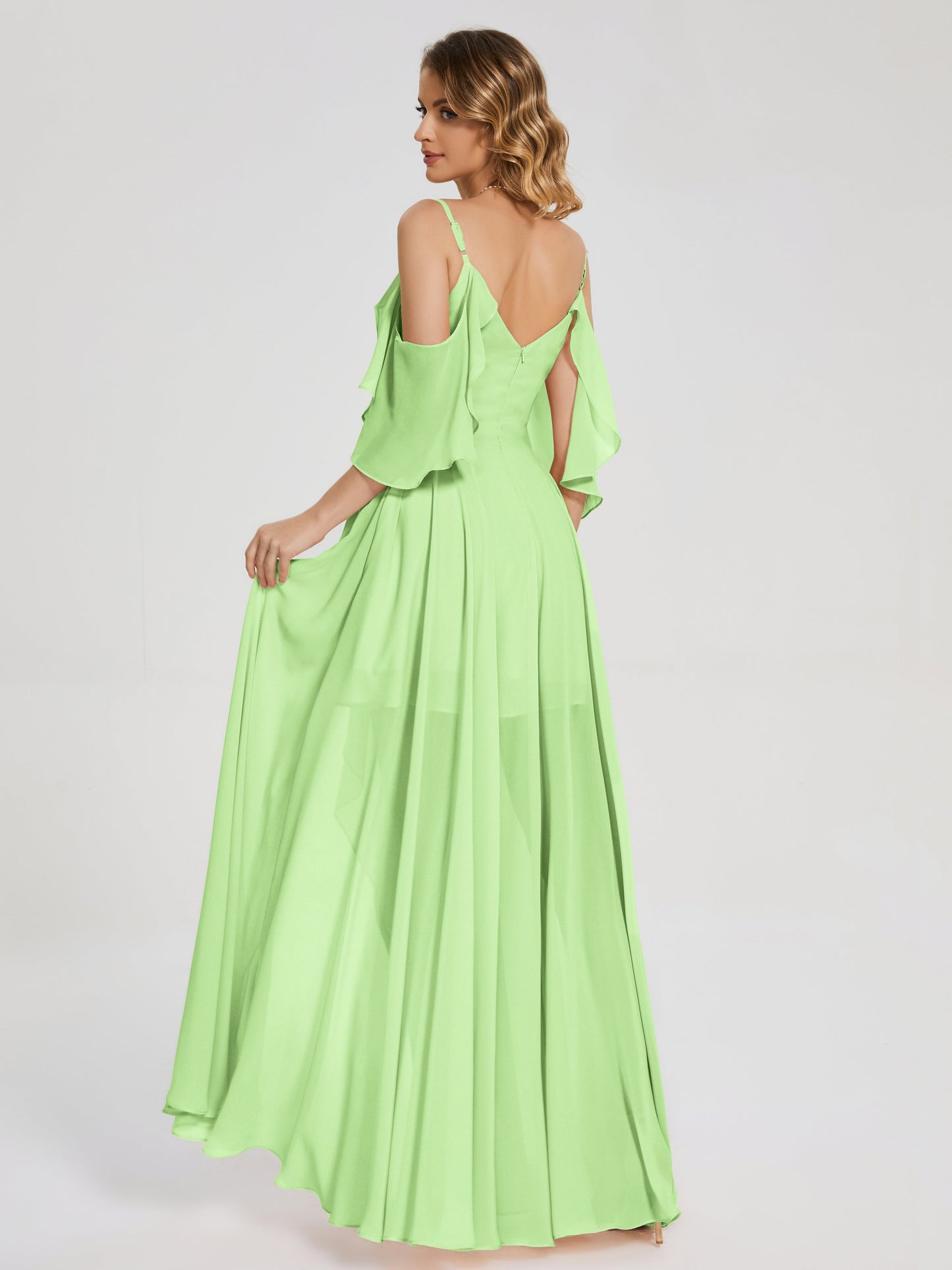 Vestido de fiesta de gasa con volantes y hombros descubiertos